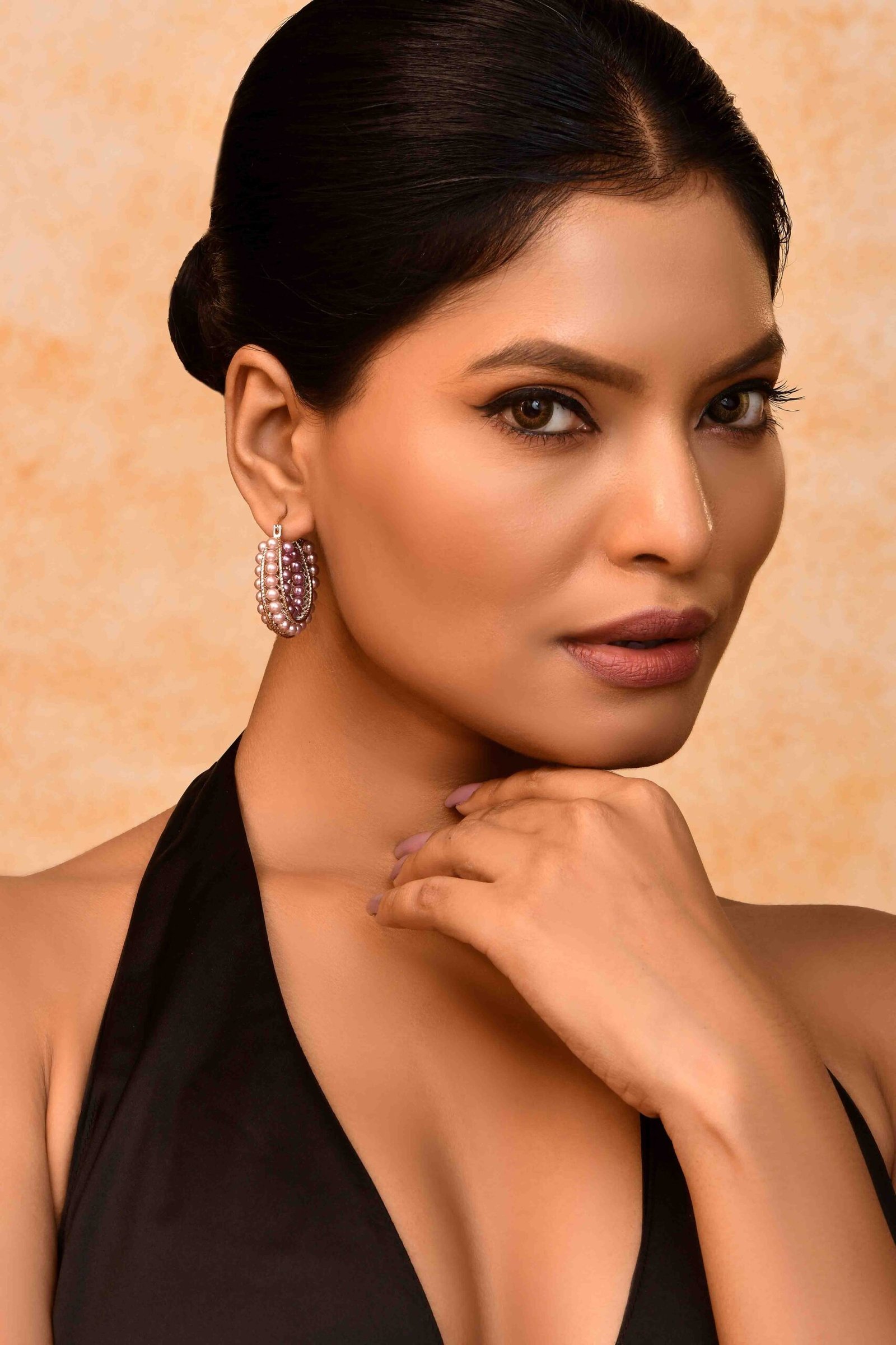 UNIHLC Rosé Pearl Duo Hoops - Image 3