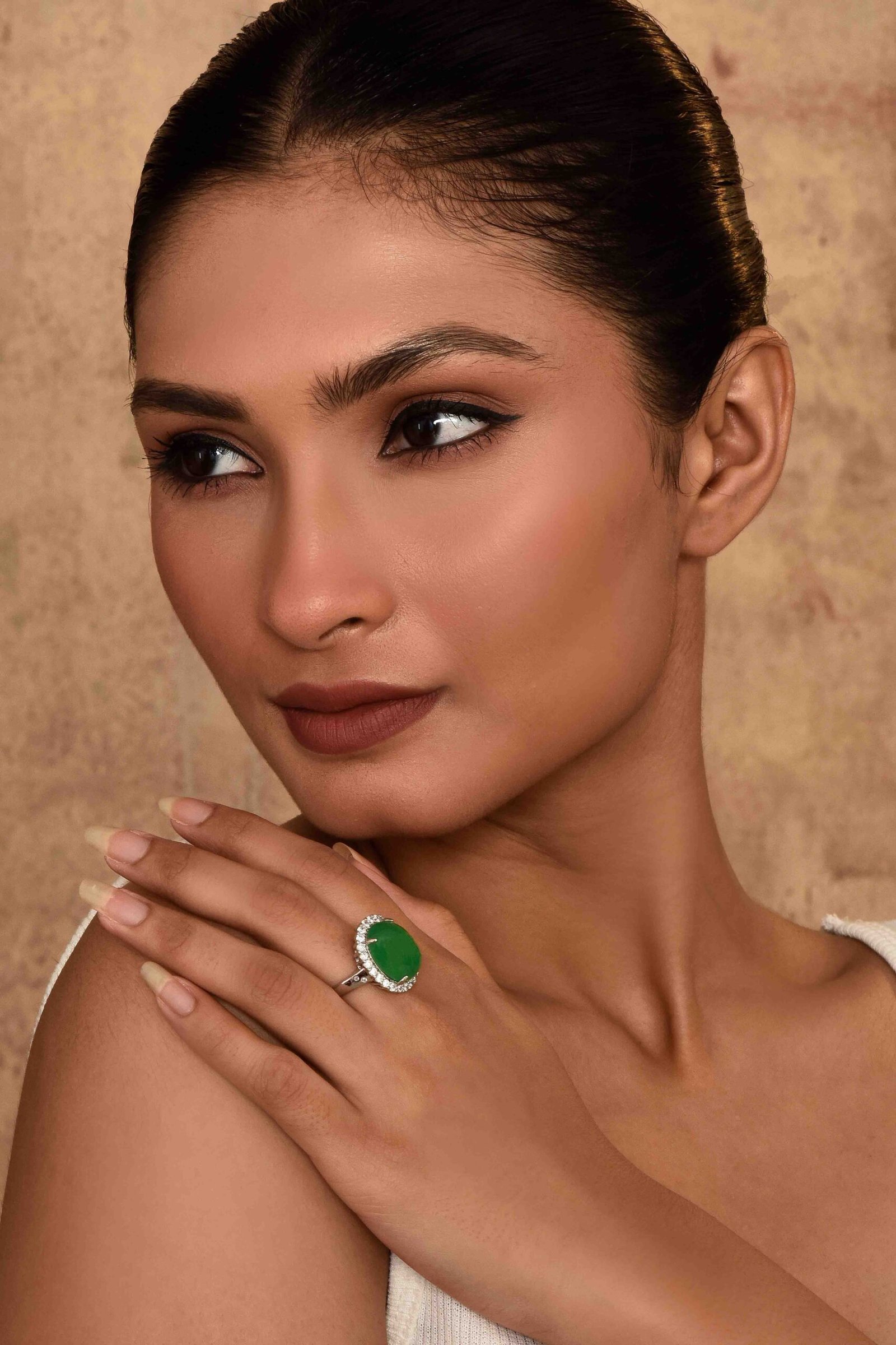 UNIHLC Emerald Oval Ring