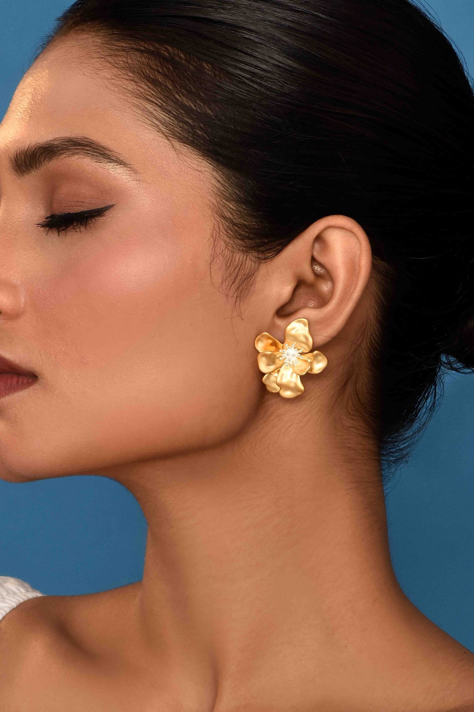 UNIHLC Golden Floral Bloom Earrings - Image 2
