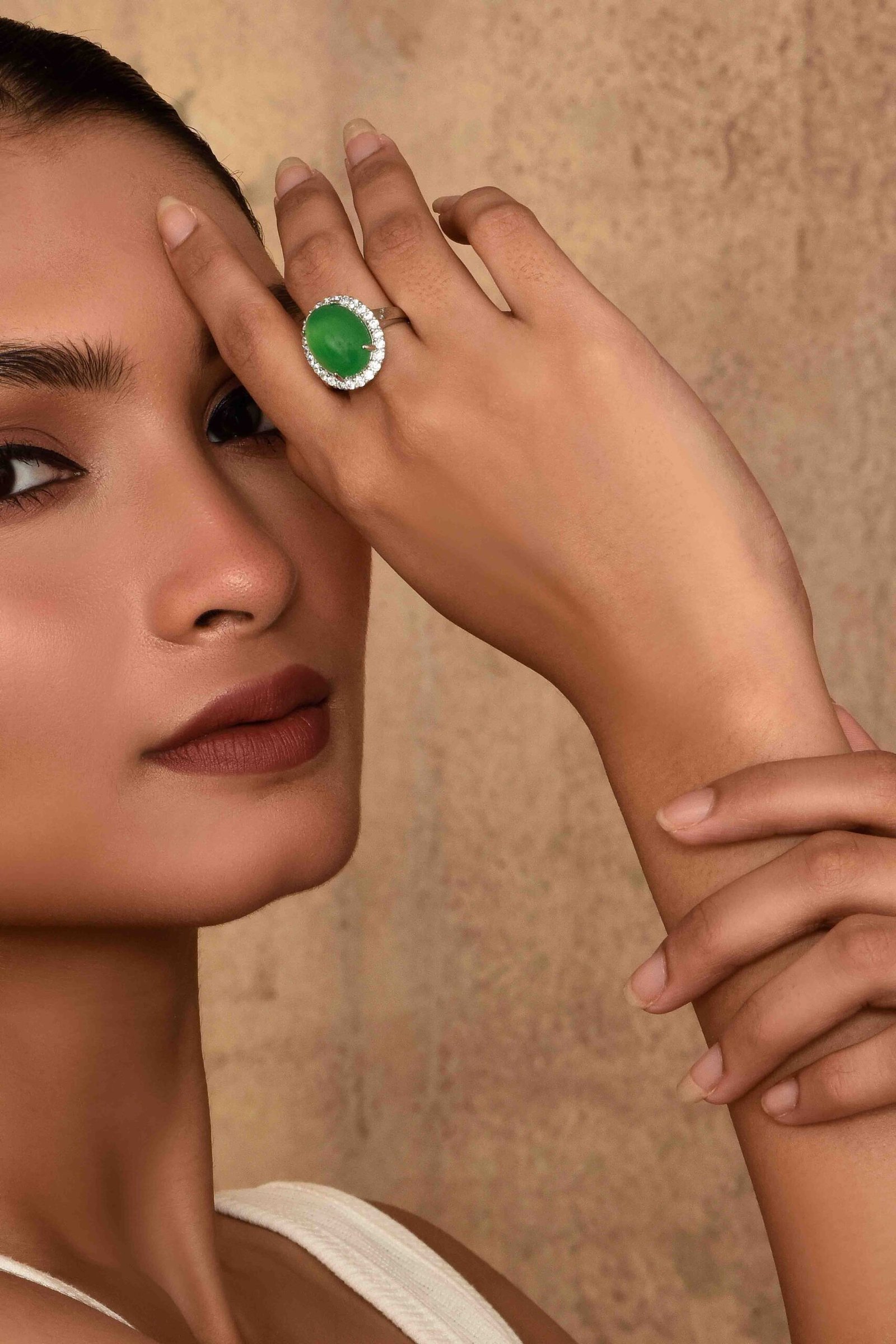 UNIHLC Emerald Oval Ring - Image 2