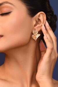 UNIHLC Wave Sculpt Studs