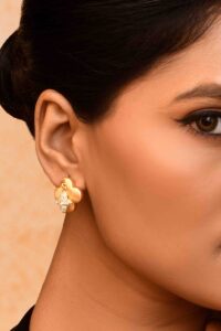 UNIHLC Golden Clover Studs