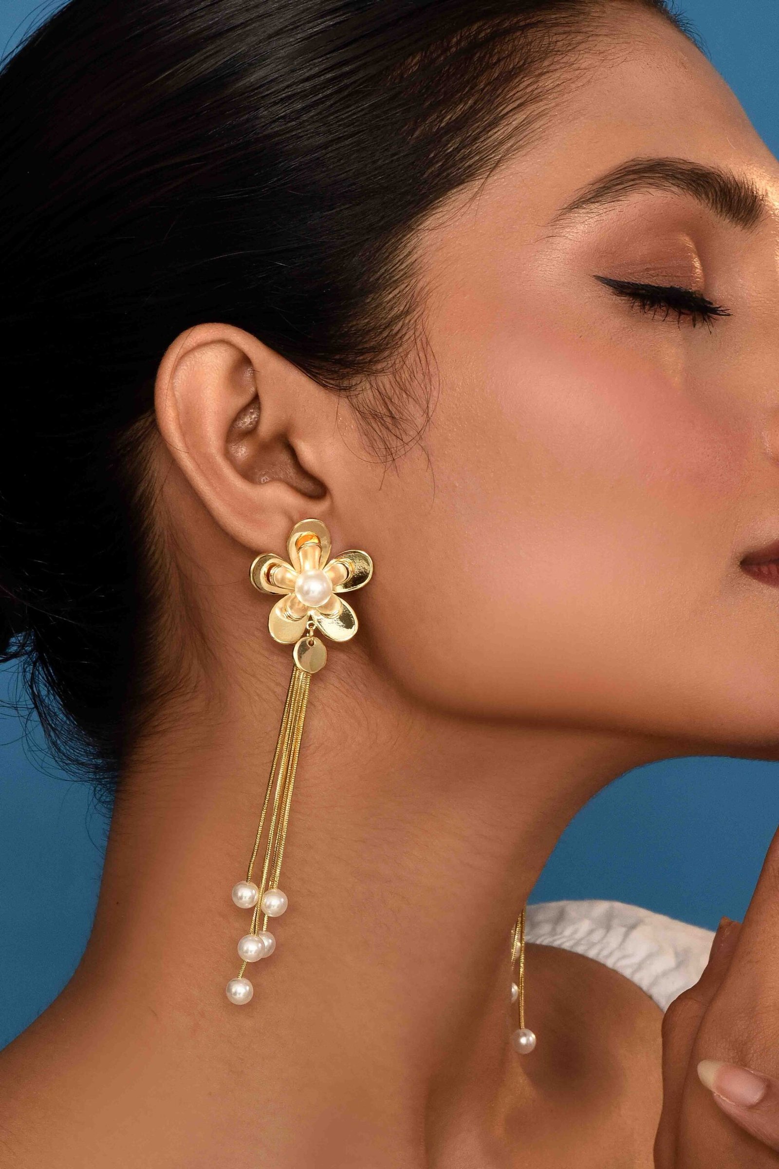 UNIHLC Golden Pearl Chain Earrings - Image 2