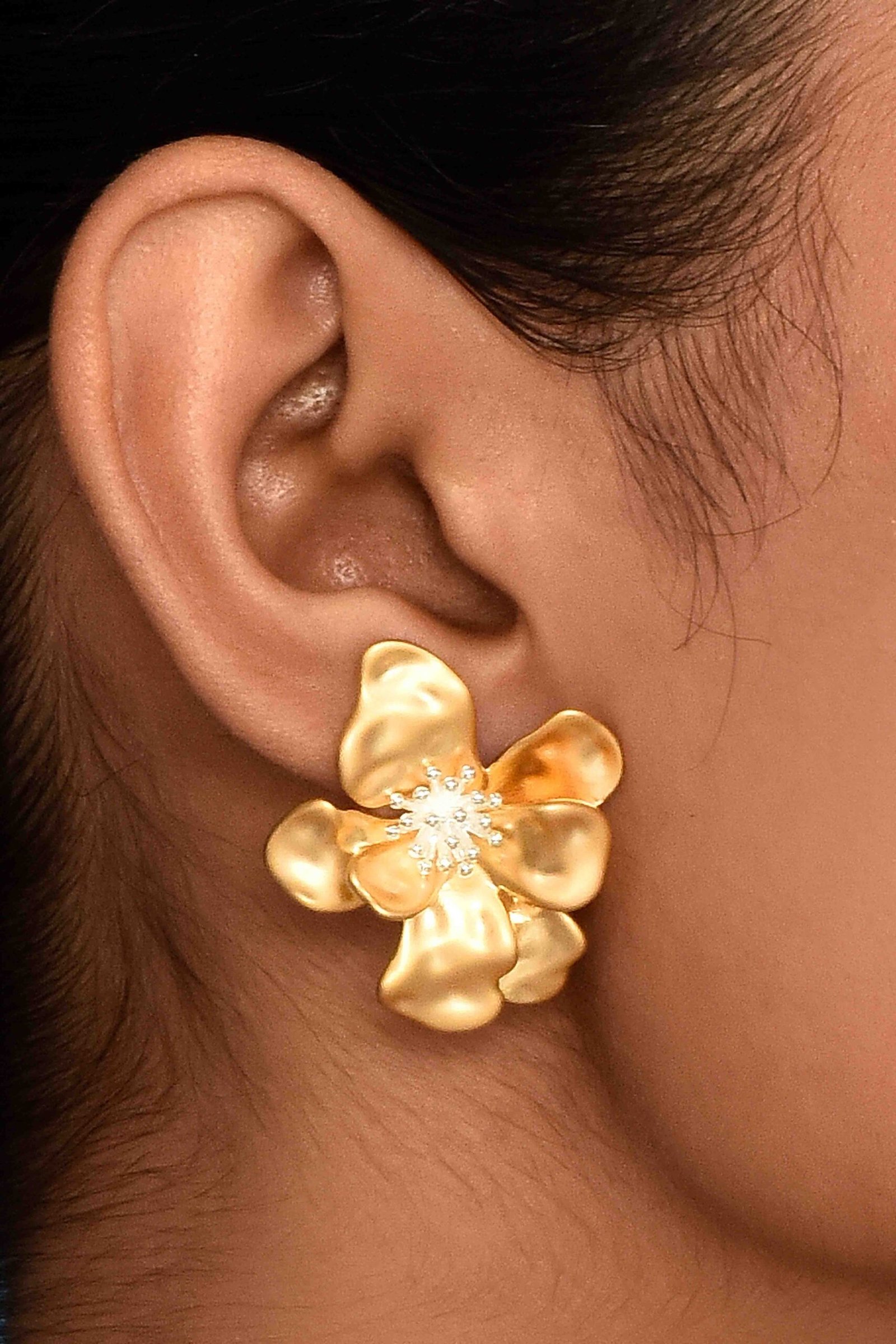 UNIHLC Golden Floral Bloom Earrings - Image 3