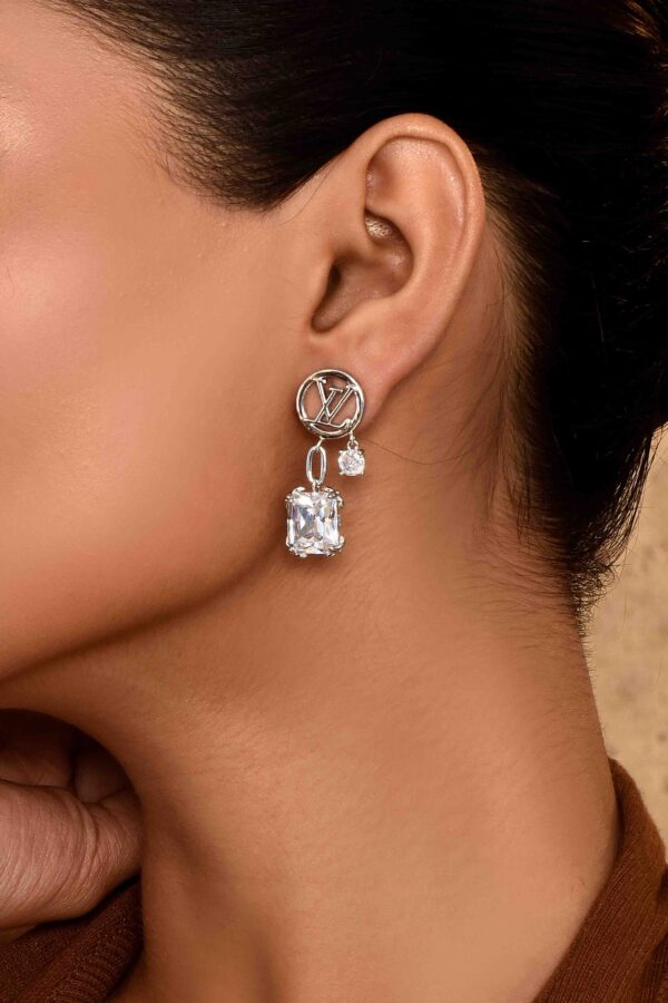 3_3757b93d-8e4c-43cf-bdef-ca99e8949a9f