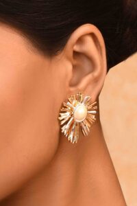 UNIHLC Radiant Pearl Studs