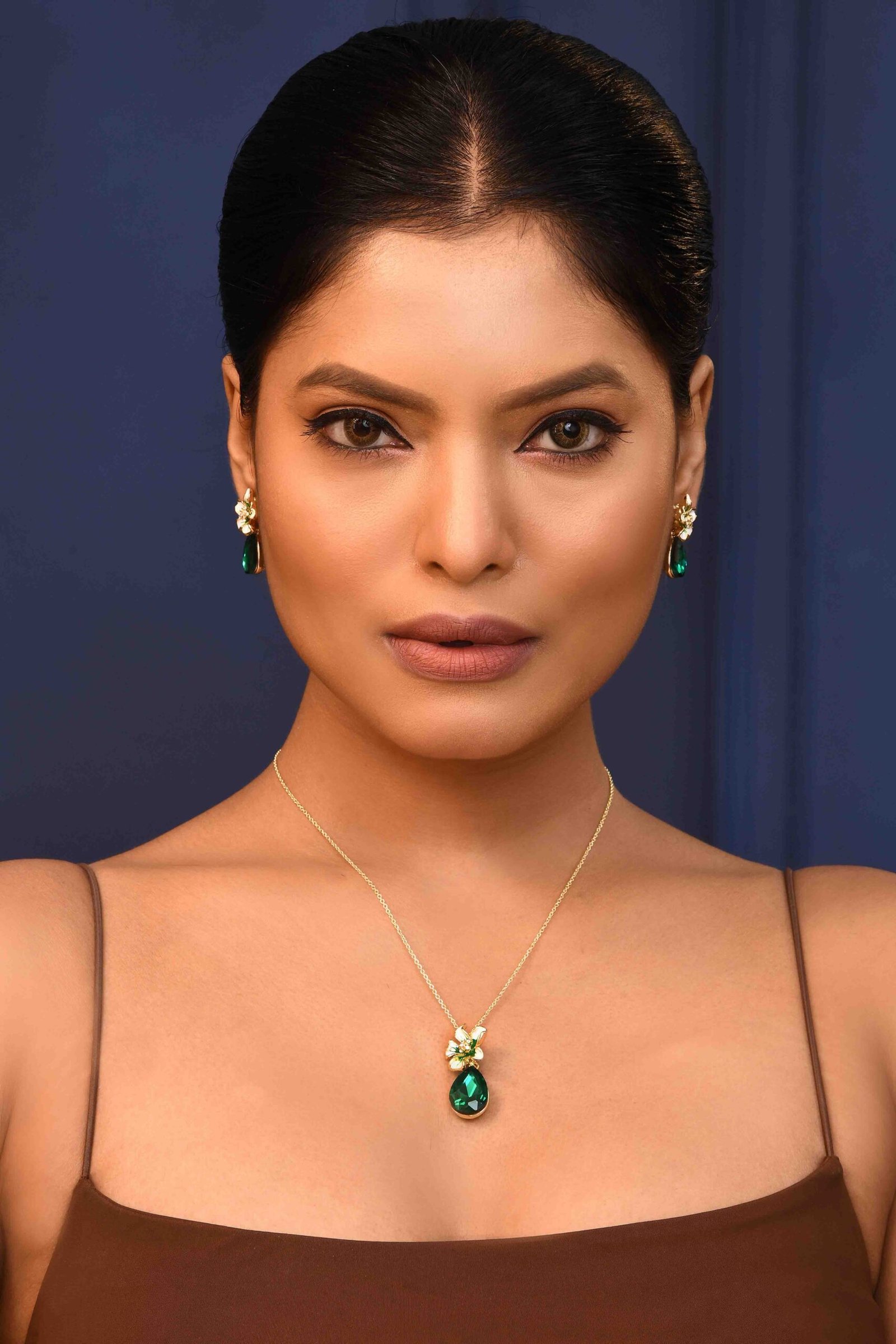 UNIHLC Emerald Bloom Pendant Set - Image 3