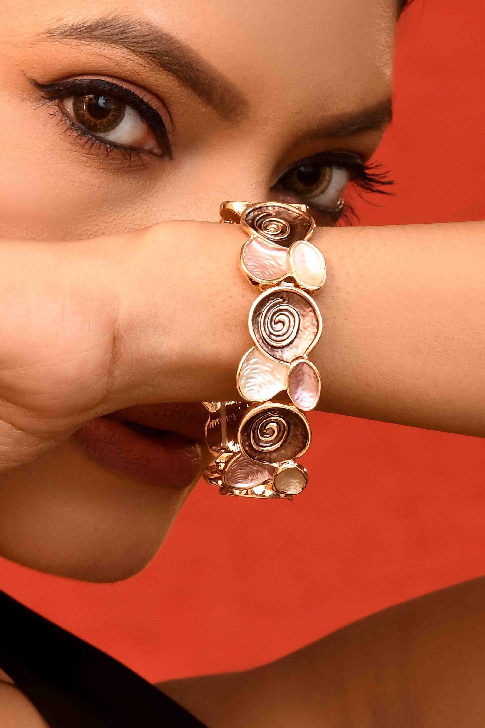 UNIHLC Seashell Radiance Bracelet - Image 3