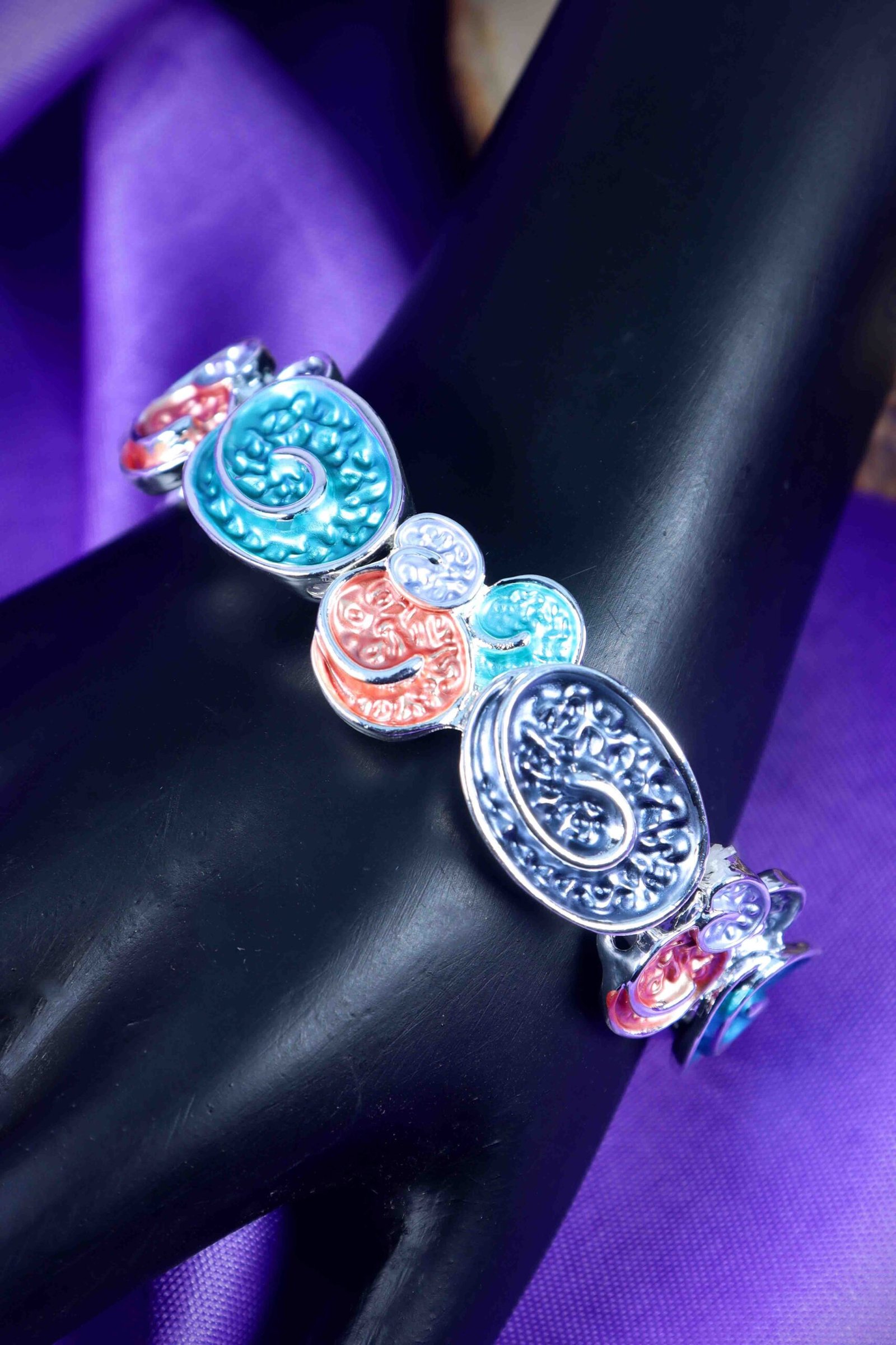 UNIHLC Paisley Twist Bangle - Image 3