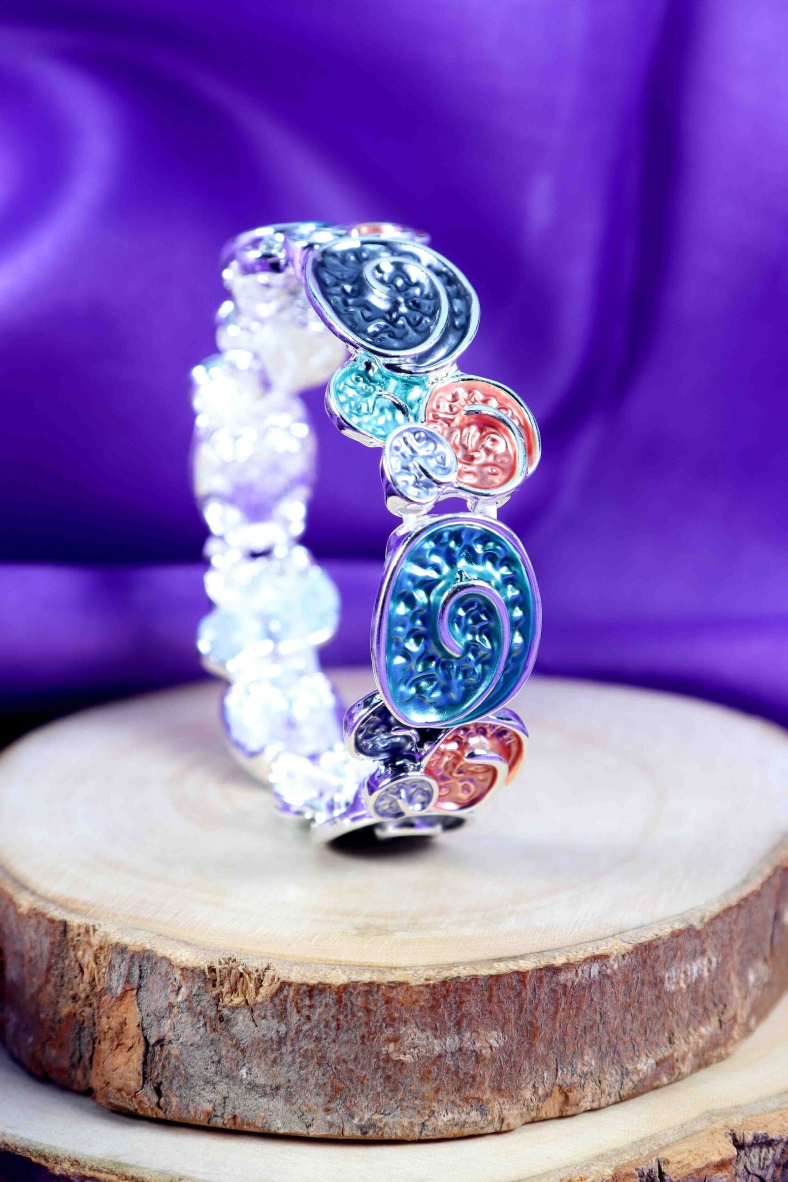 UNIHLC Paisley Twist Bangle - Image 4