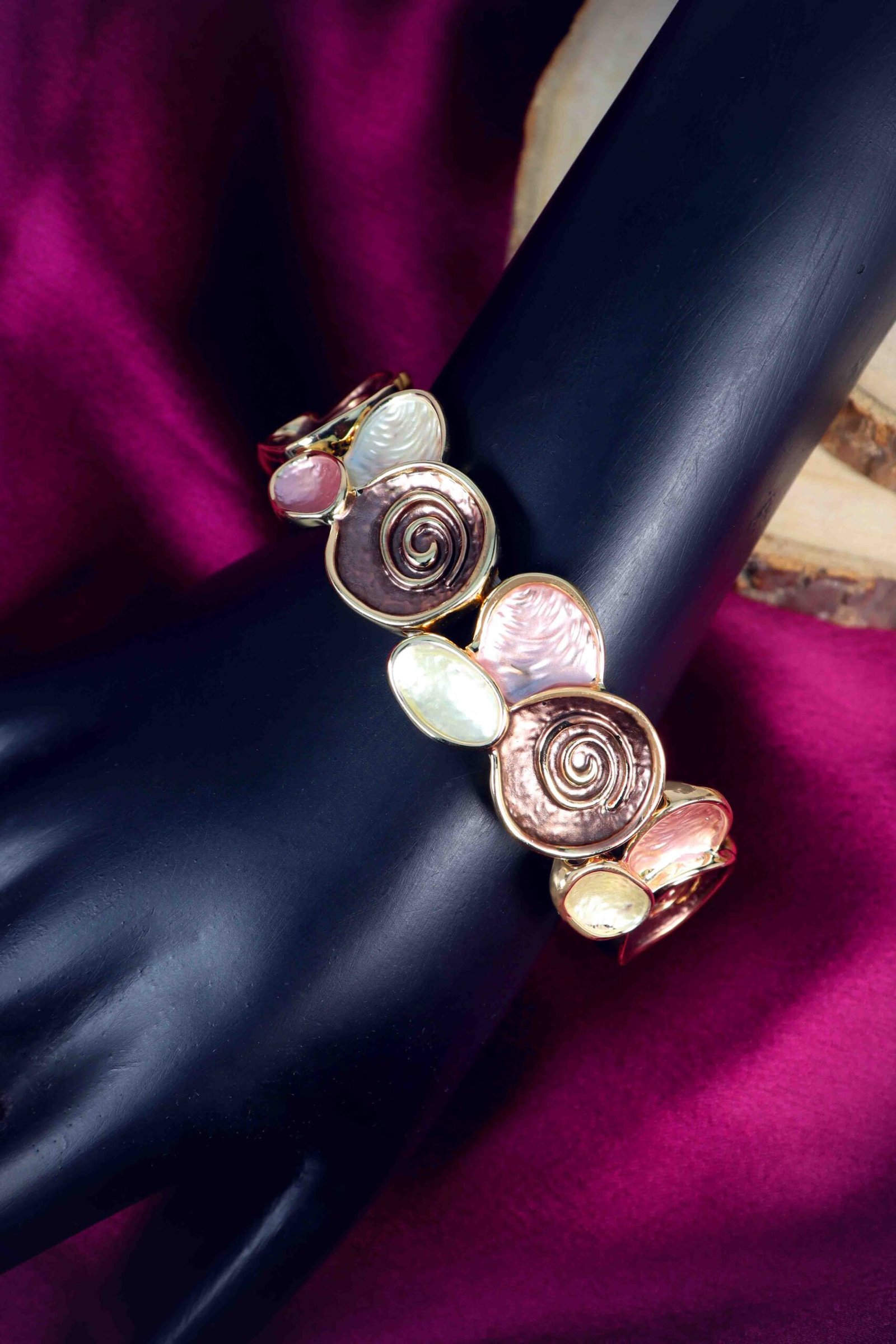 UNIHLC Seashell Radiance Bracelet - Image 4