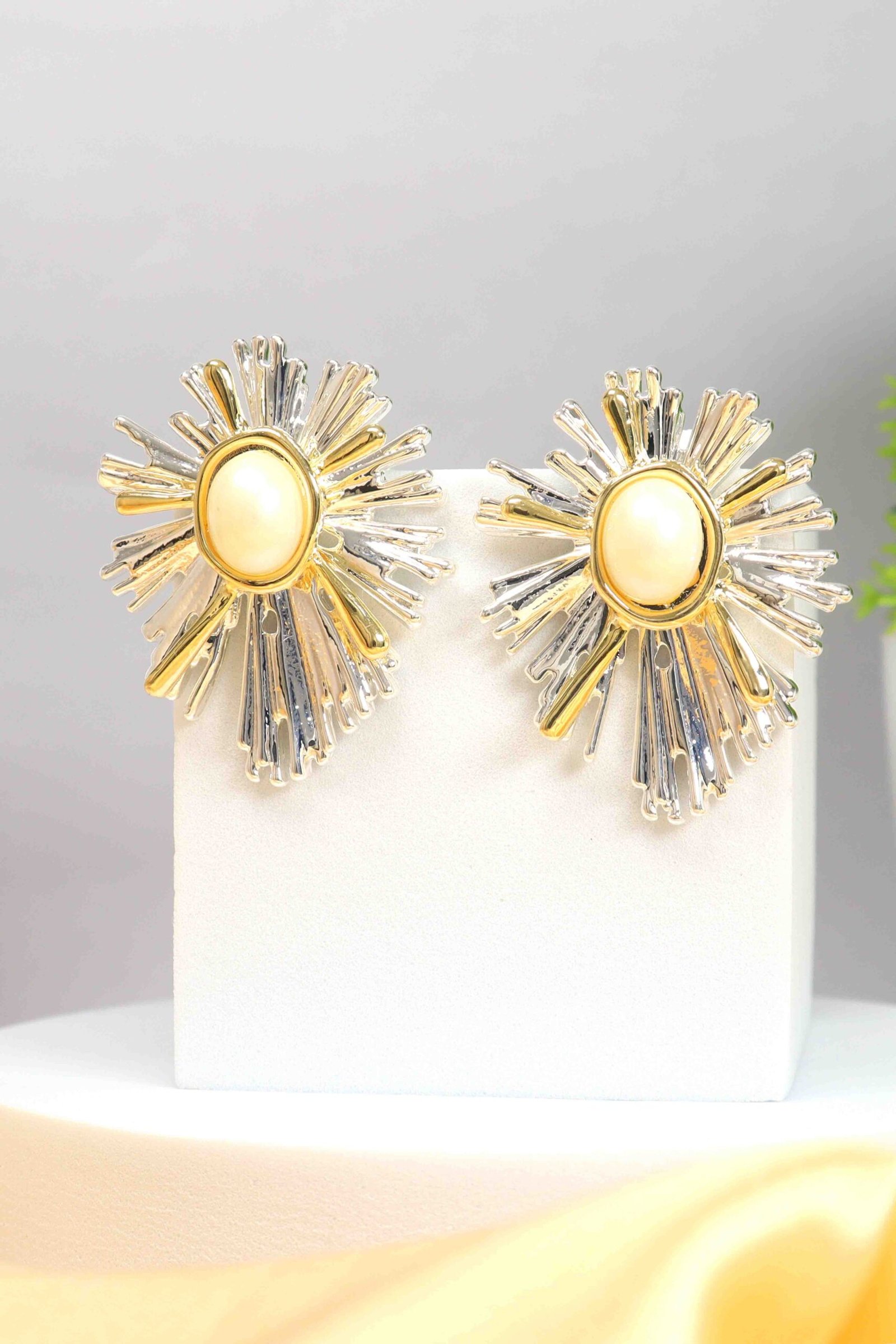 UNIHLC Radiant Pearl Studs - Image 4