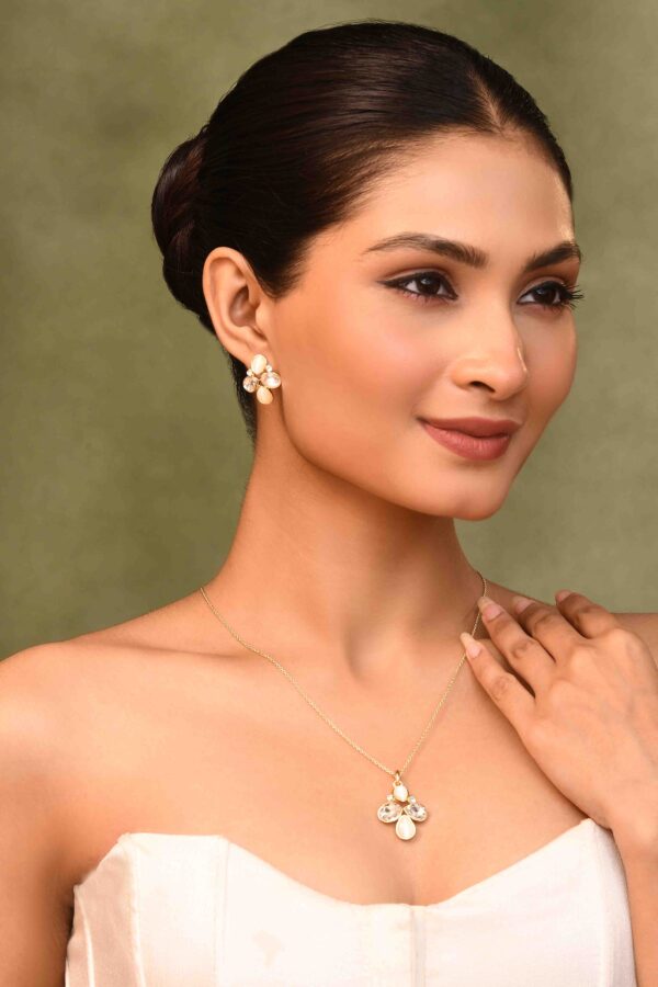 4_9744a67c-74cb-4ffd-af04-7d91651f2113