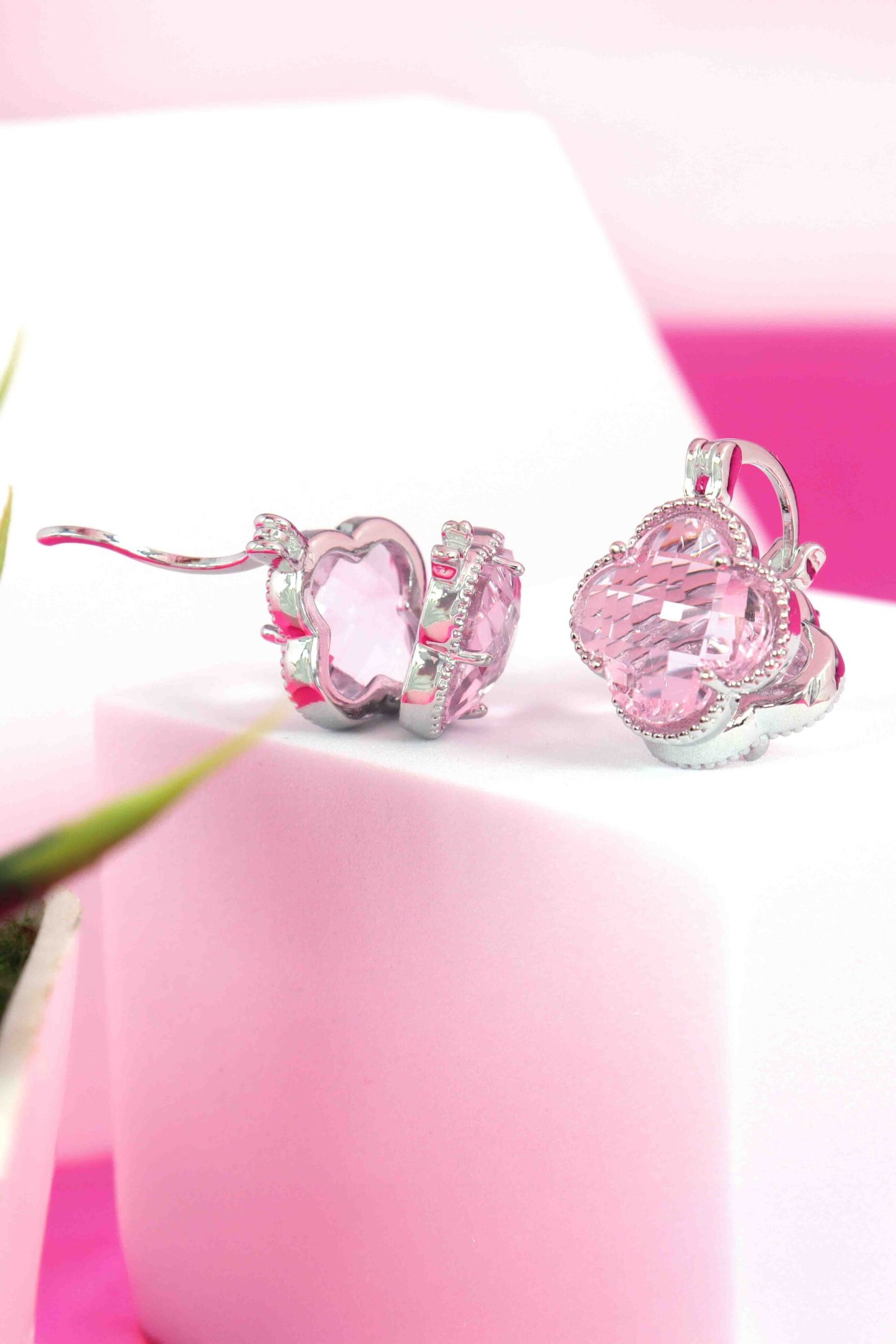 UNIHLC Blush Clover Earrings - Image 4