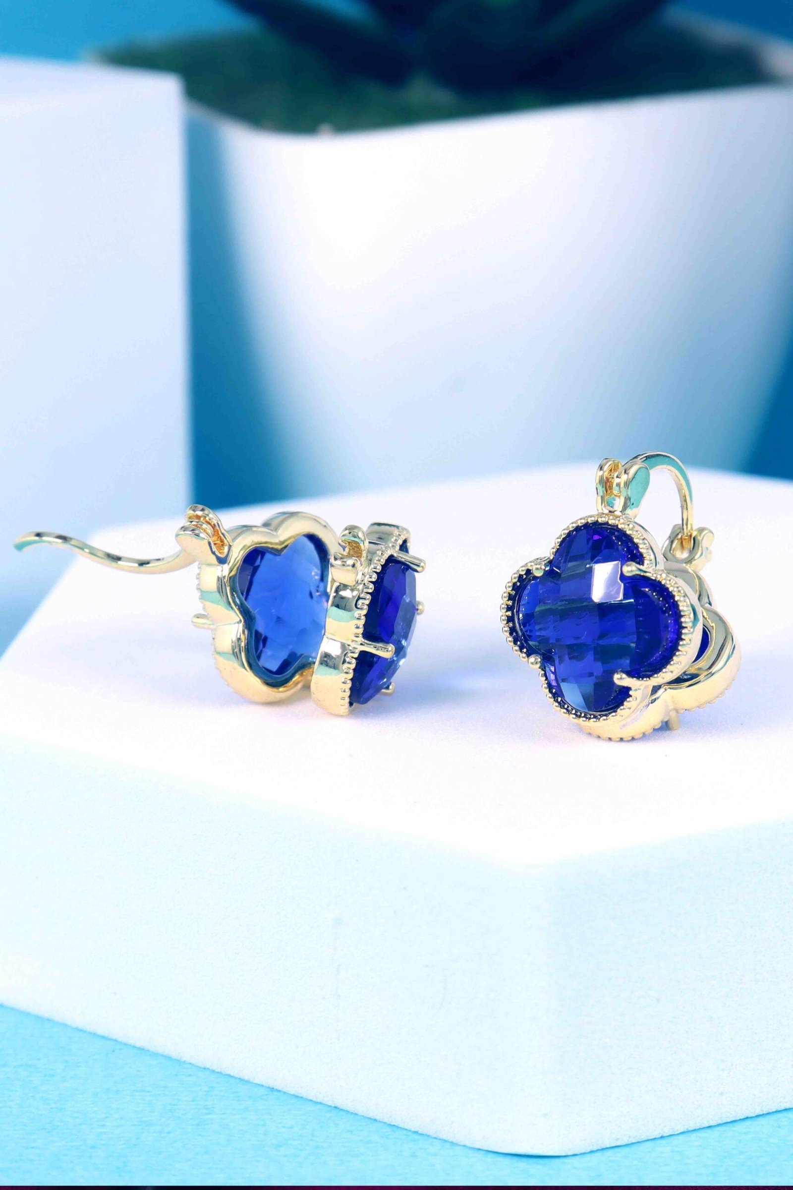 UNIHLC Royal Blue Clover Earrings - Image 4