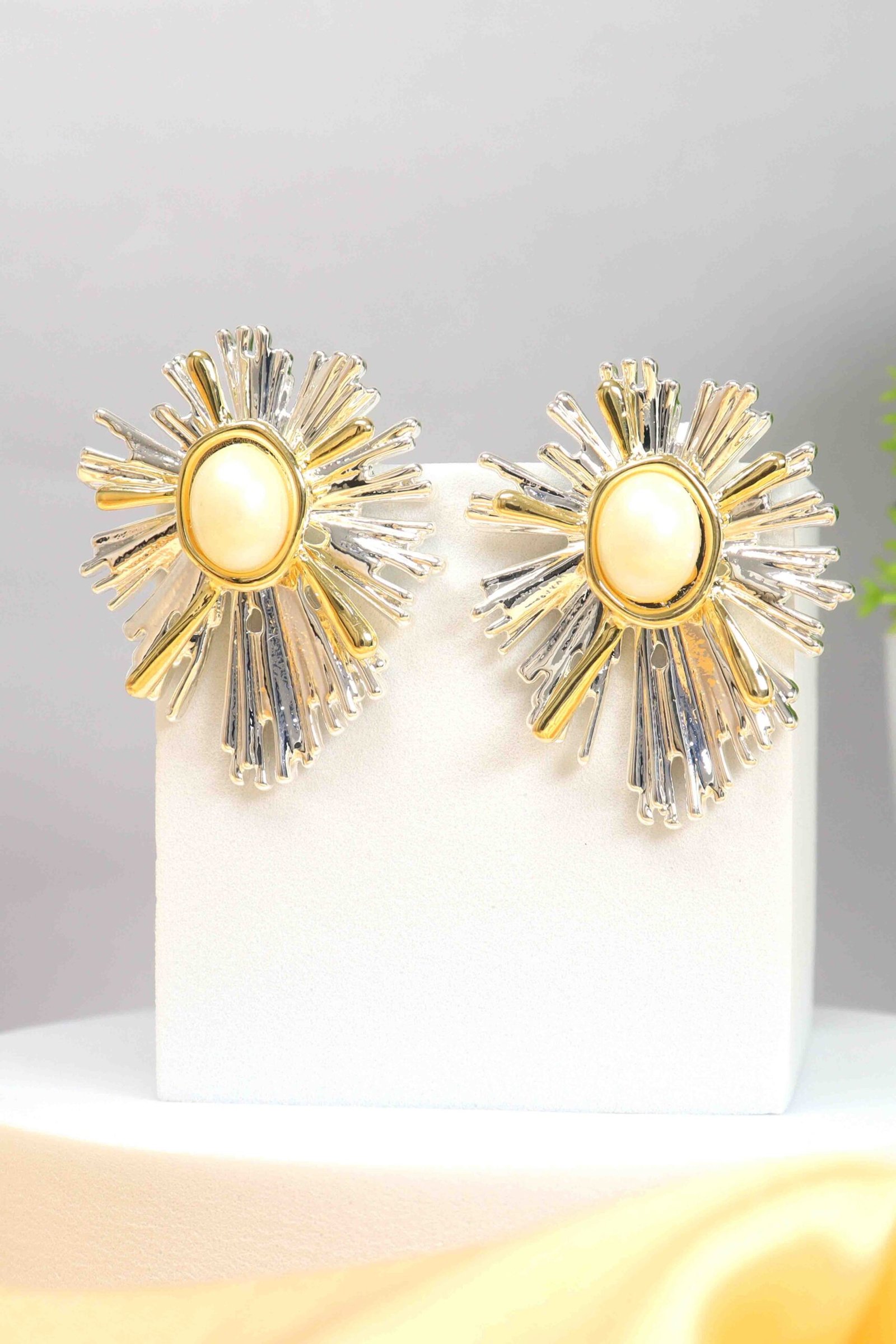 UNIHLC Radiant Pearl Studs - Image 4