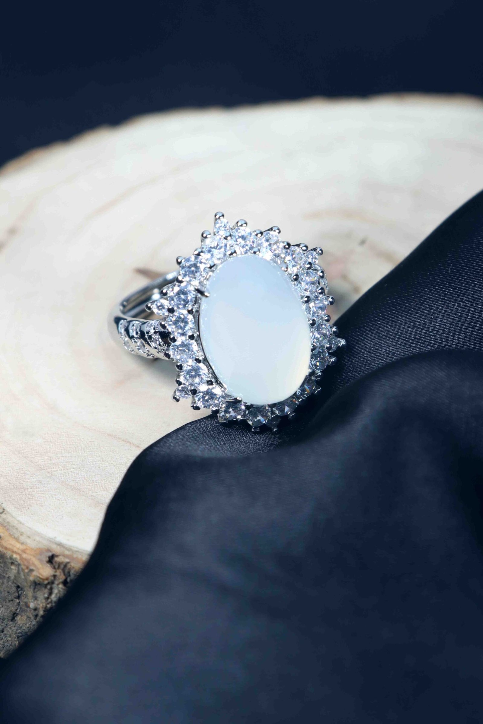 UNIHLC Moonlight Crown Ring - Image 4