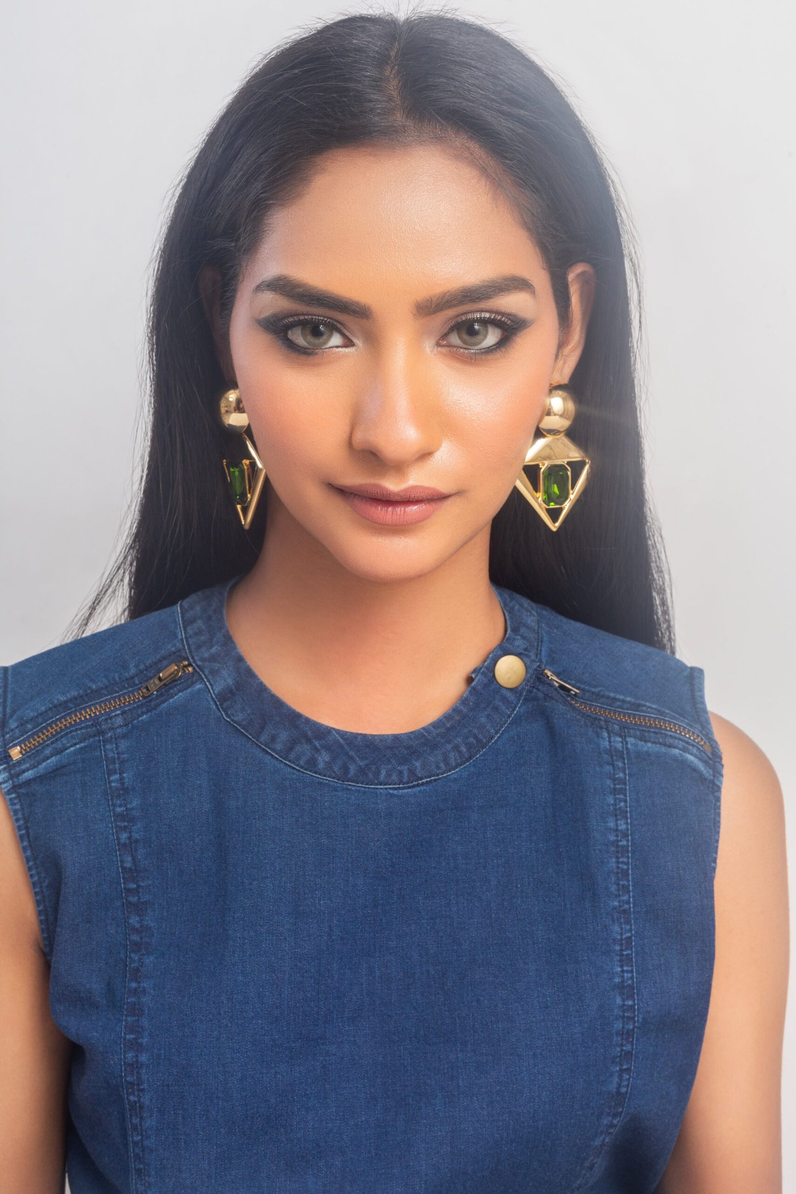 UNIHLC Golden Triangle Earrings - Image 3