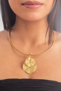 UNIHLC Twin Leaf Neckpiece