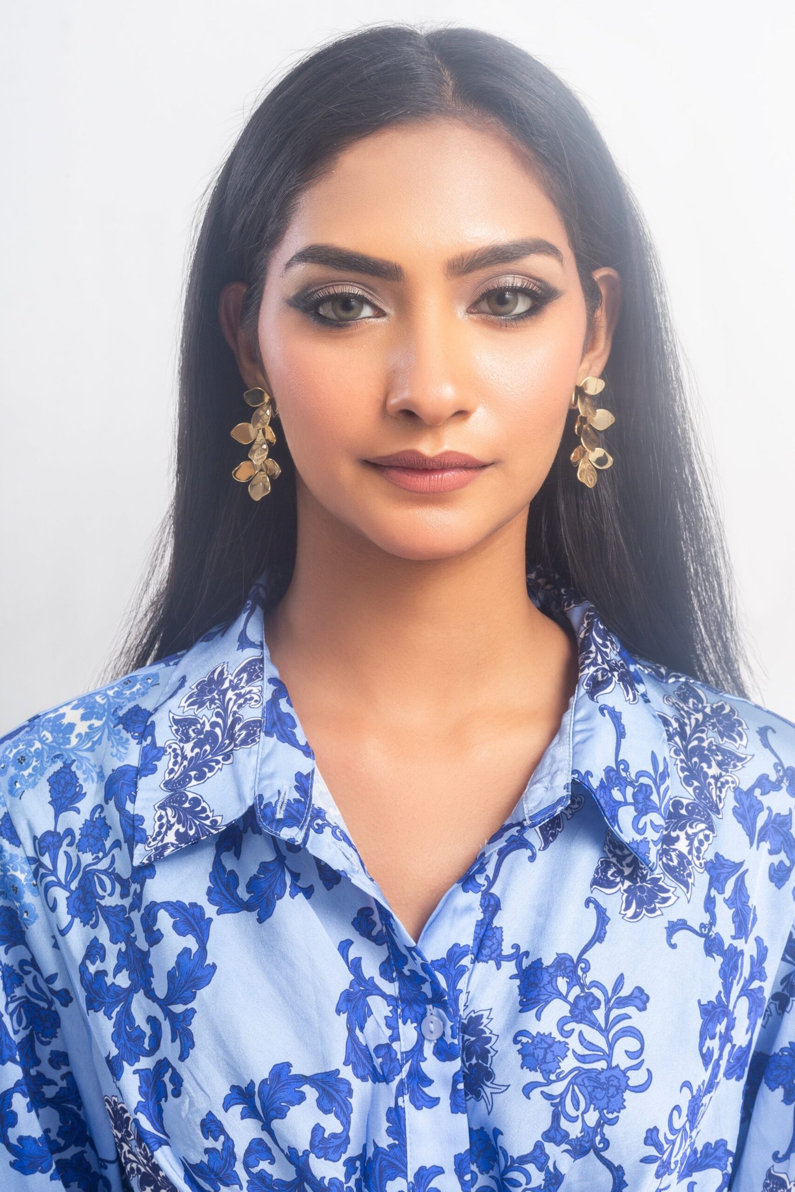 UNIHLC Golden Floral Drops Earrings - Image 3