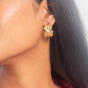 UNIHLC Golden Leaf Earrings