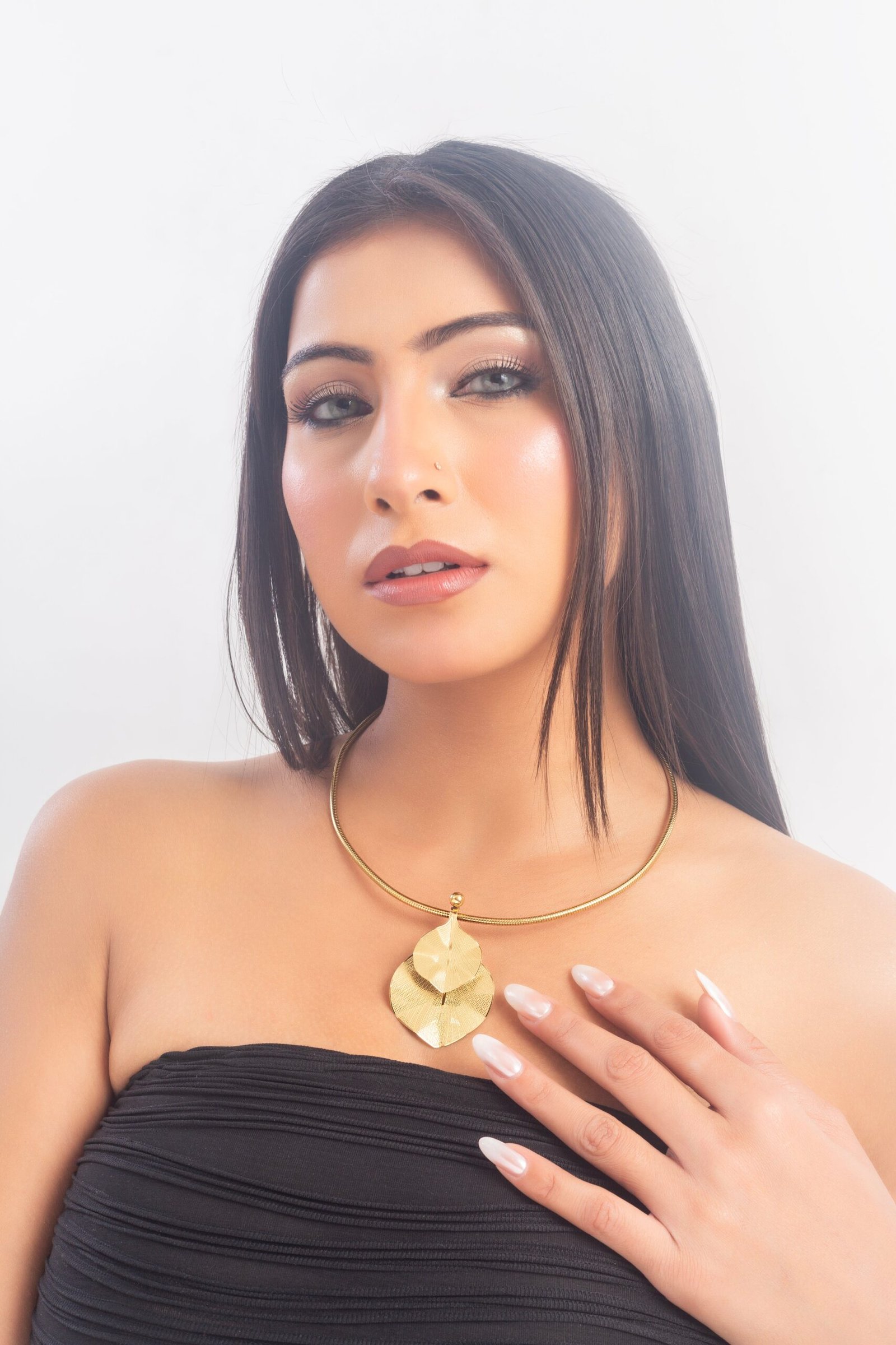 UNIHLC Twin Leaf Neckpiece - Image 2