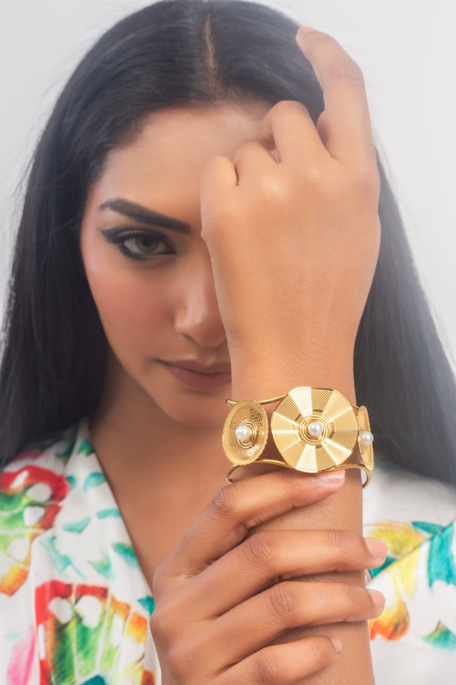UNIHLC Elegance Pearl Cuff - Image 2