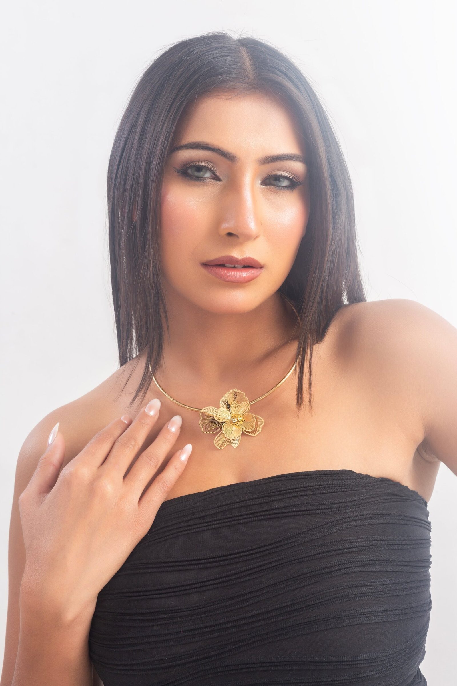 UNIHLC Fusion Bloom Neckpiece - Image 2