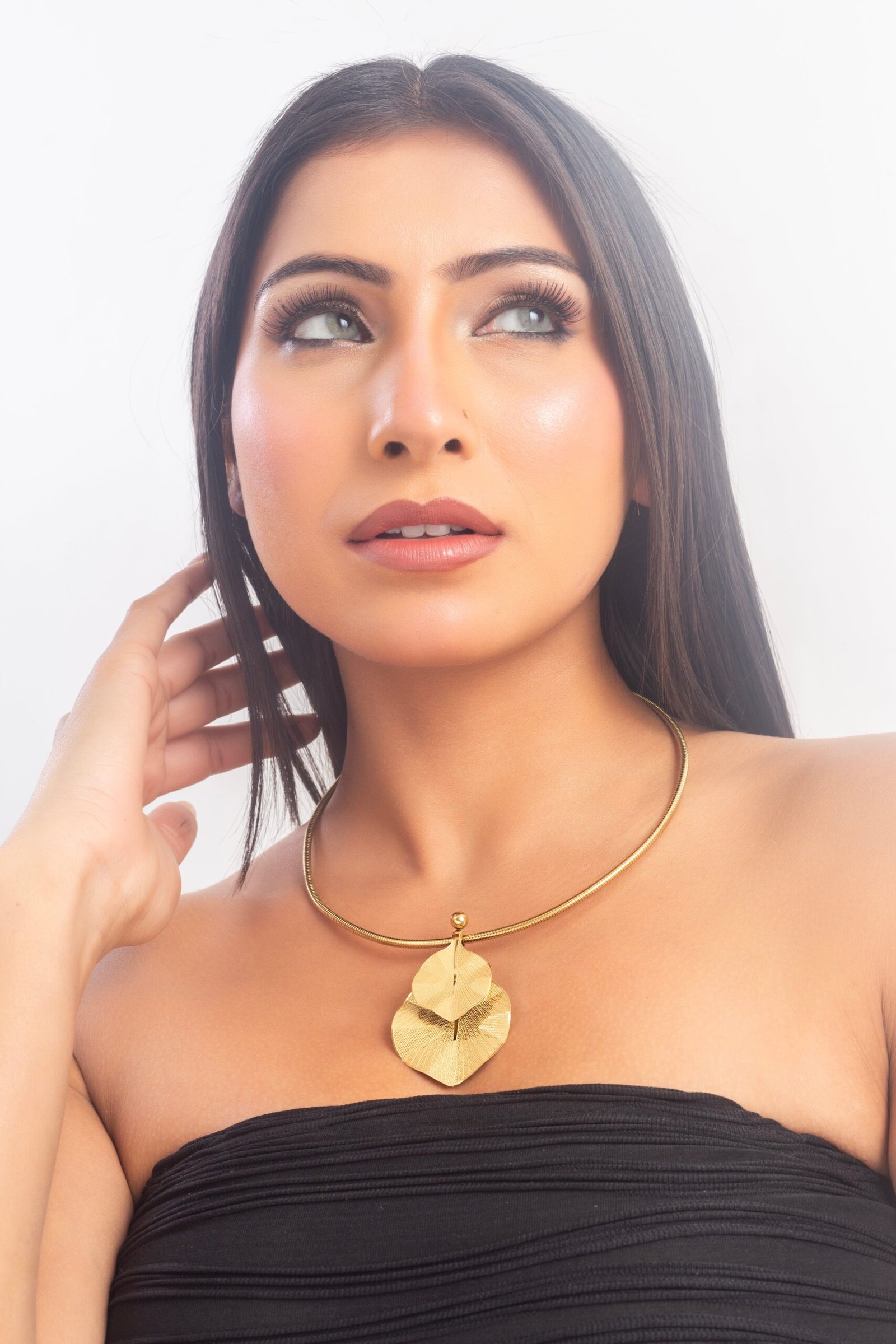 UNIHLC Twin Leaf Neckpiece - Image 3