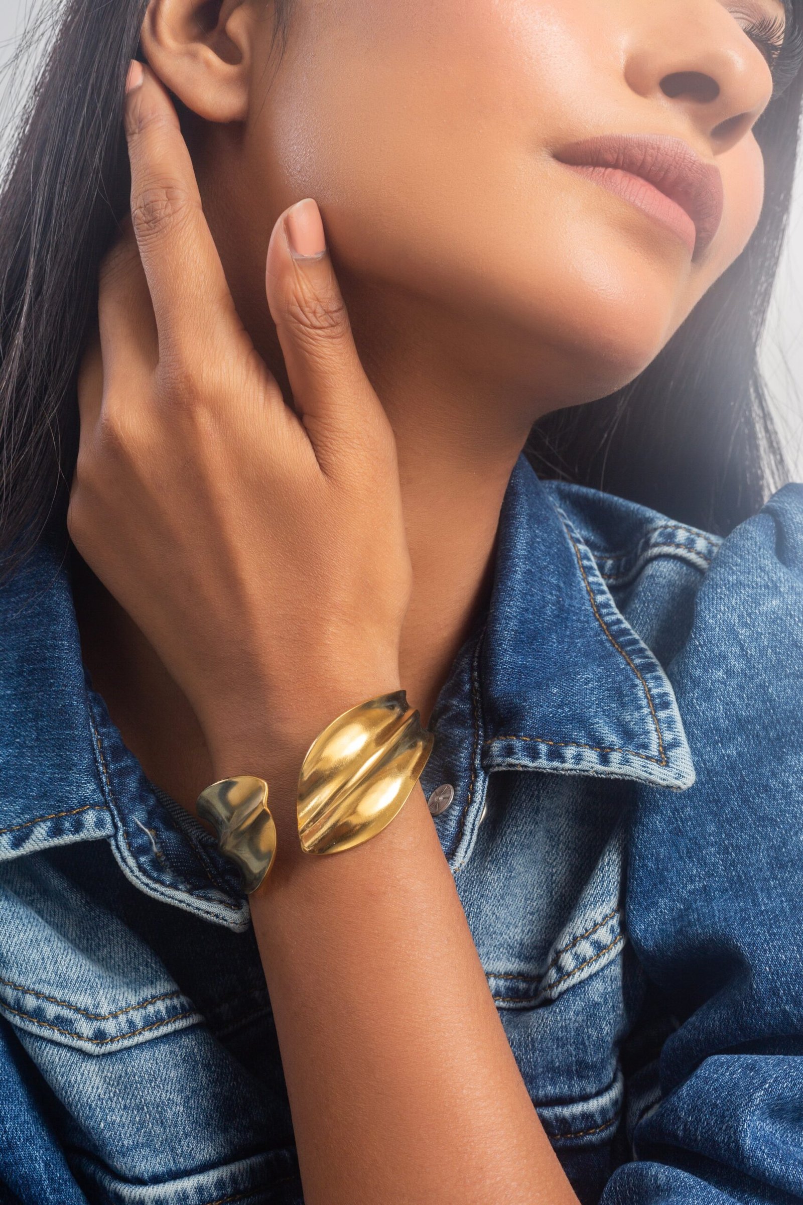 UNIHLC Gold Plated Leaf Cuff Bracelet - Image 2