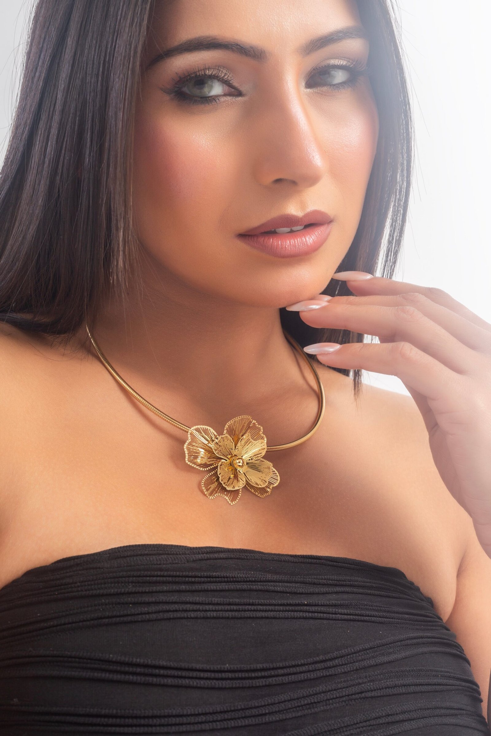 UNIHLC Fusion Bloom Neckpiece - Image 4