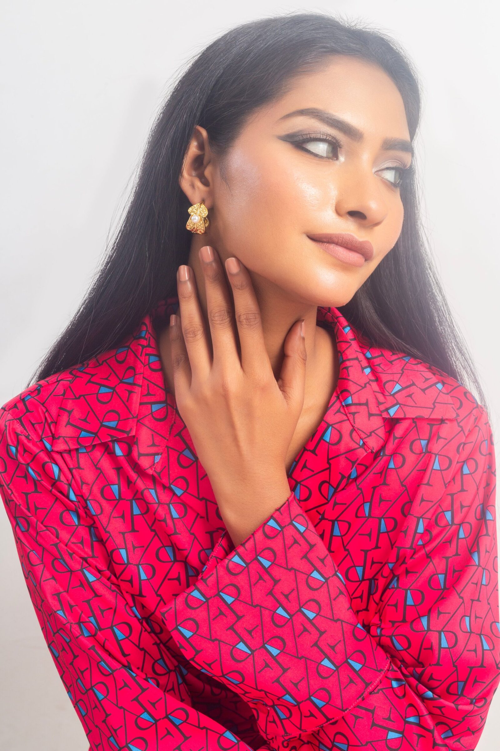 UNIHLC Golden Leaf Earrings - Image 2