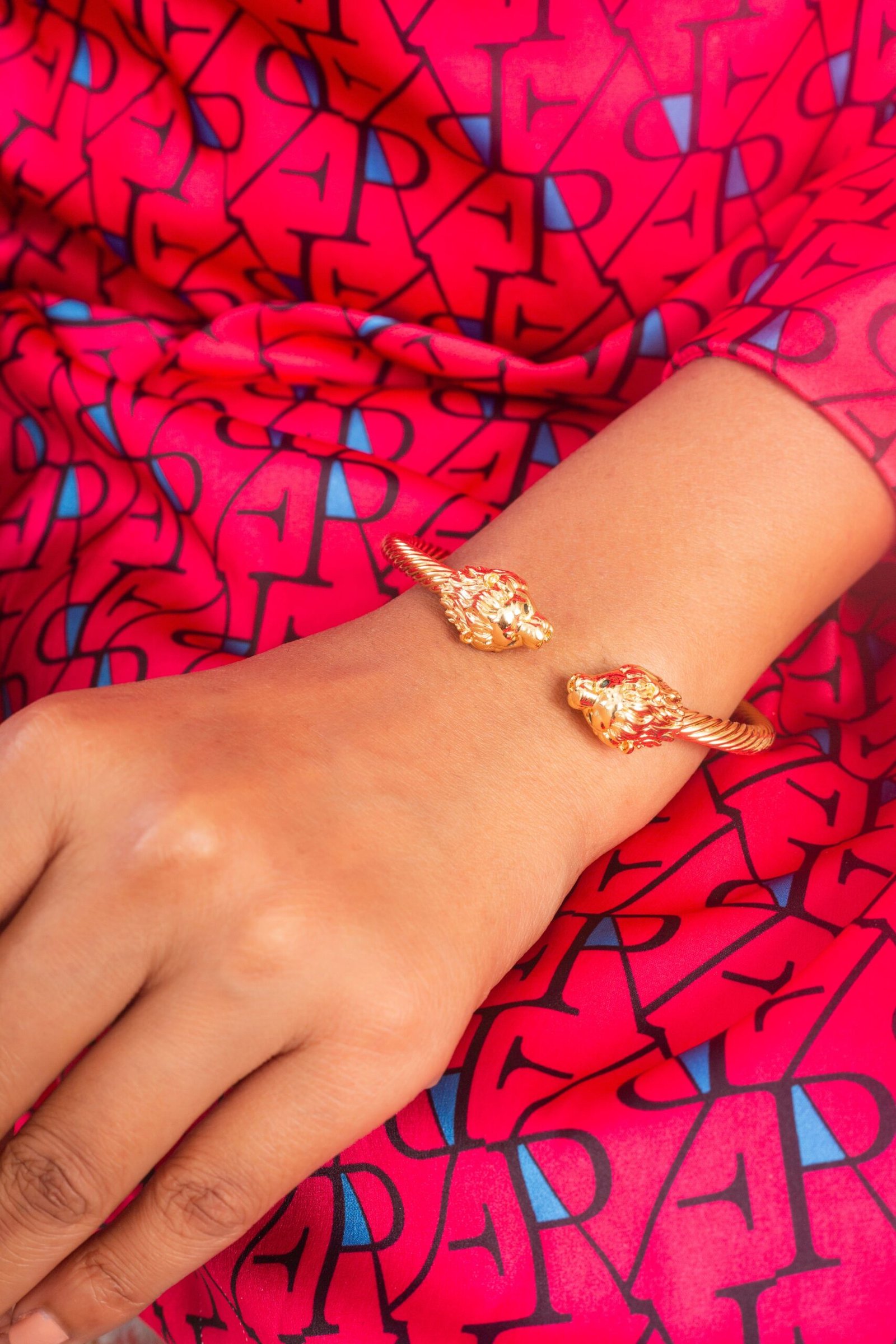 UNIHLC Golden Roaring Bracelet