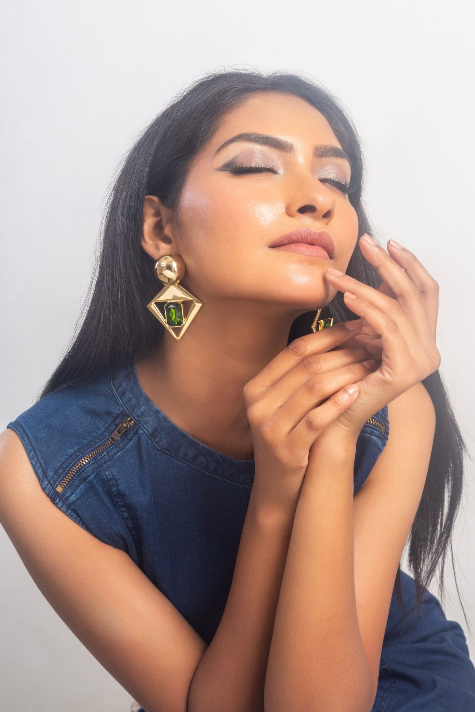 UNIHLC Golden Triangle Earrings - Image 4