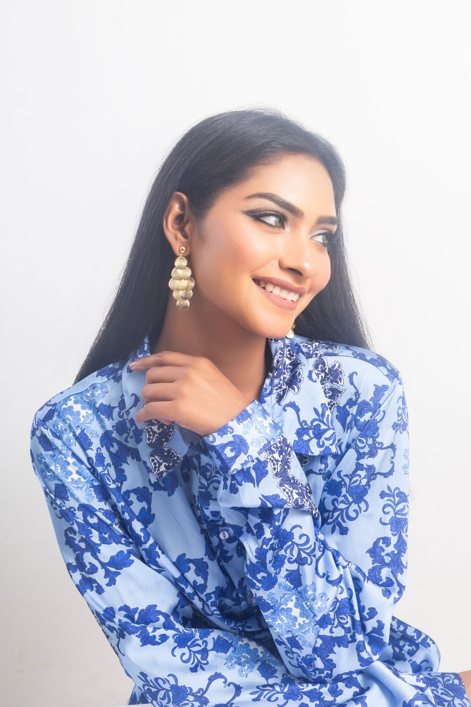 UNIHLC Golden Coin Drape Earrings - Image 3