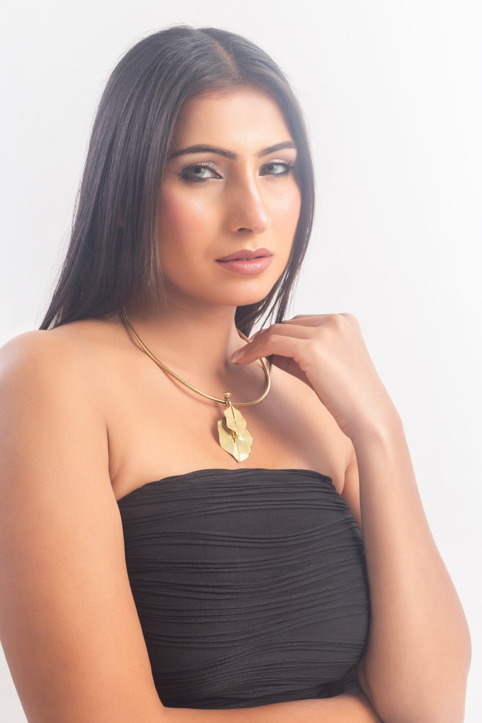 UNIHLC Twin Leaf Neckpiece - Image 4