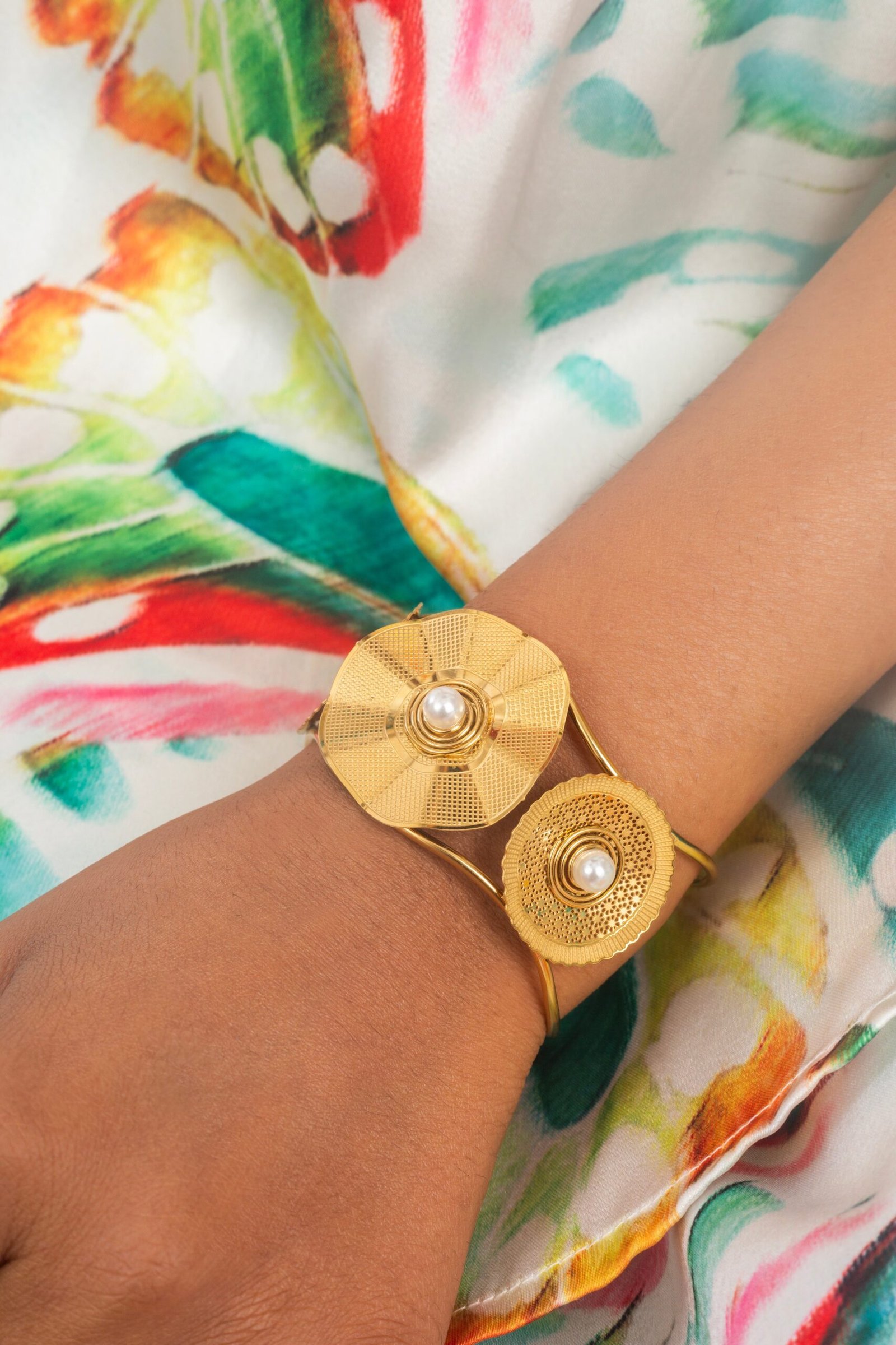 UNIHLC Elegance Pearl Cuff
