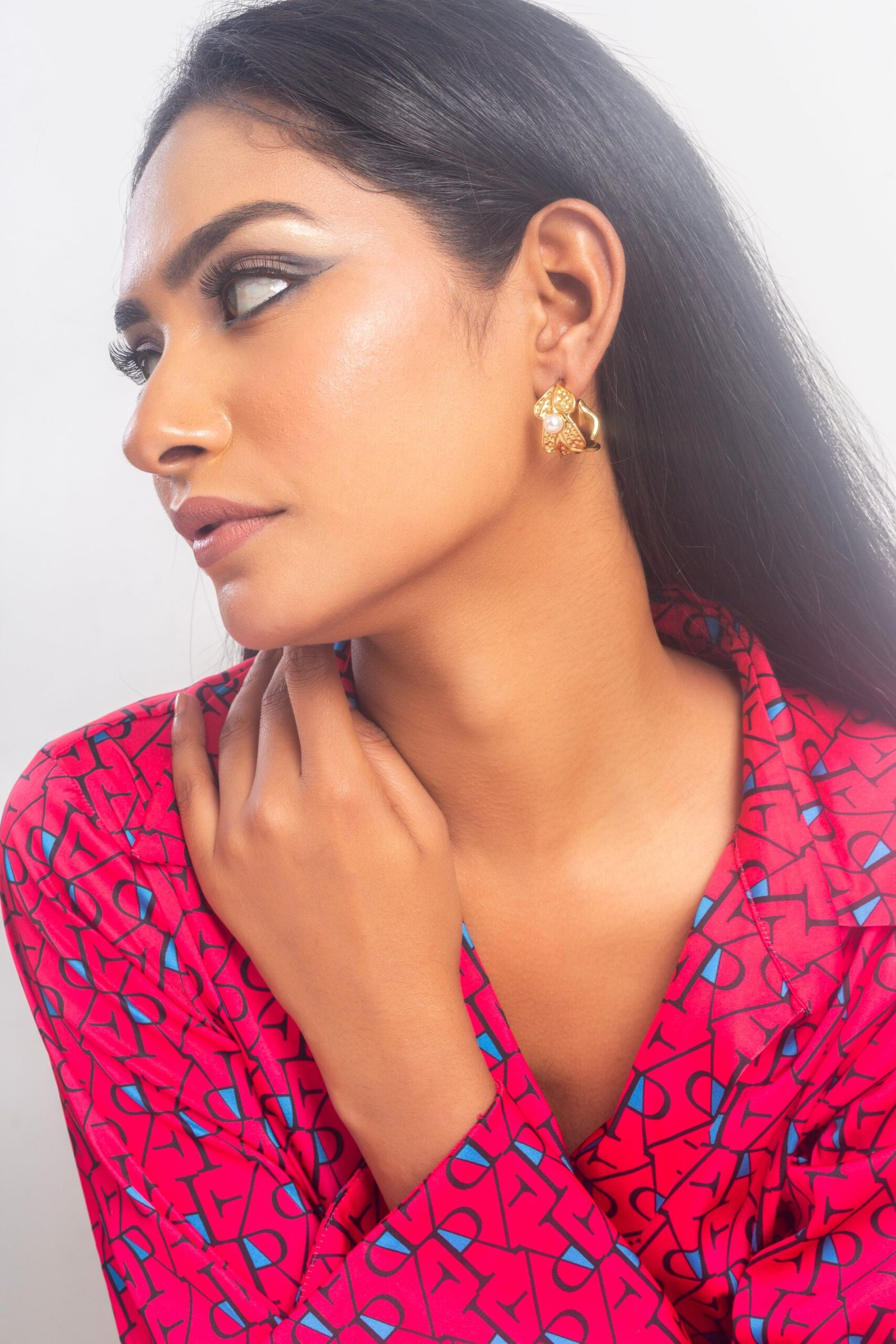 UNIHLC Golden Leaf Earrings - Image 3