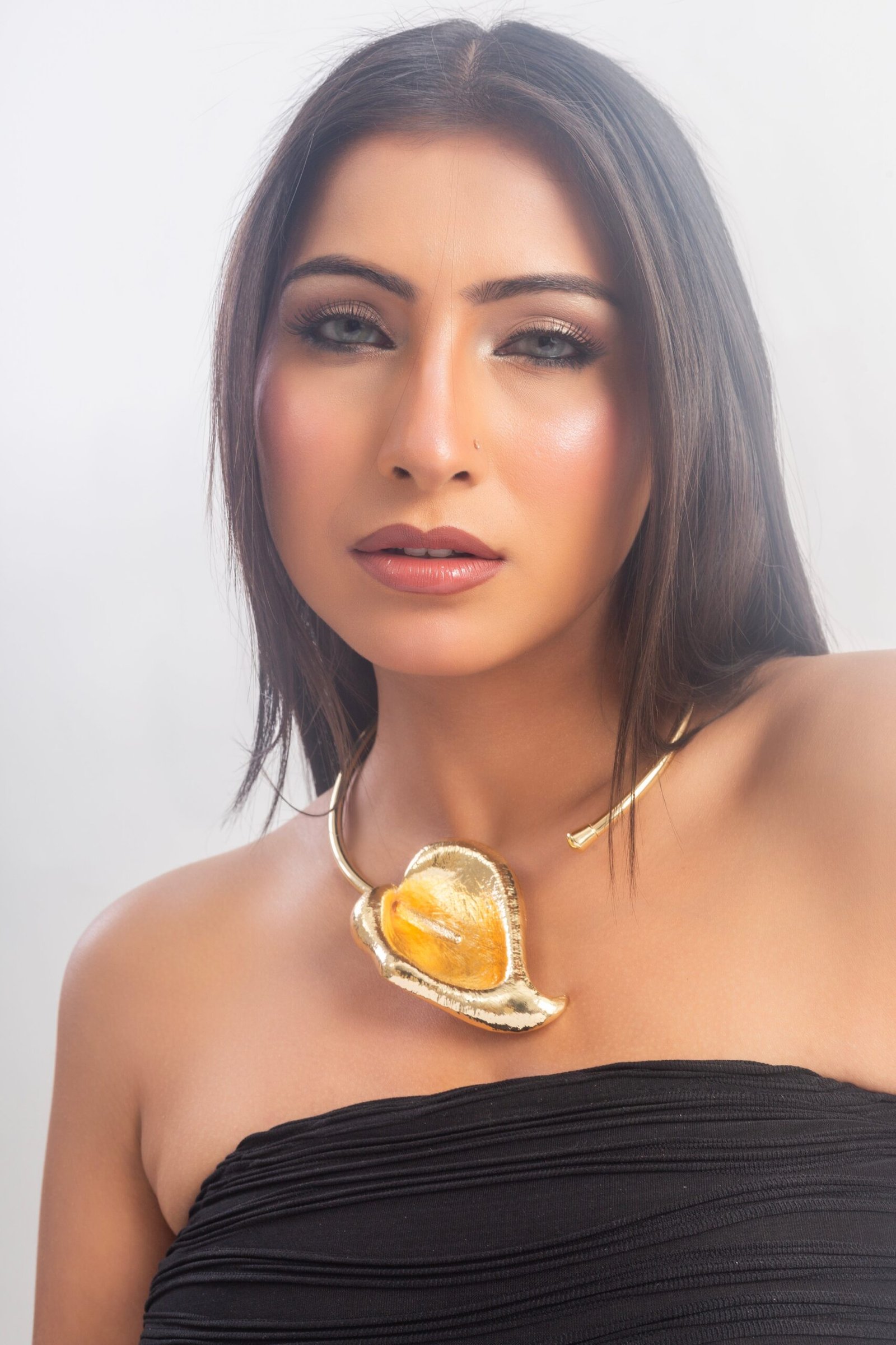 UNIHLC Stylish Leaf Necklace - Image 3