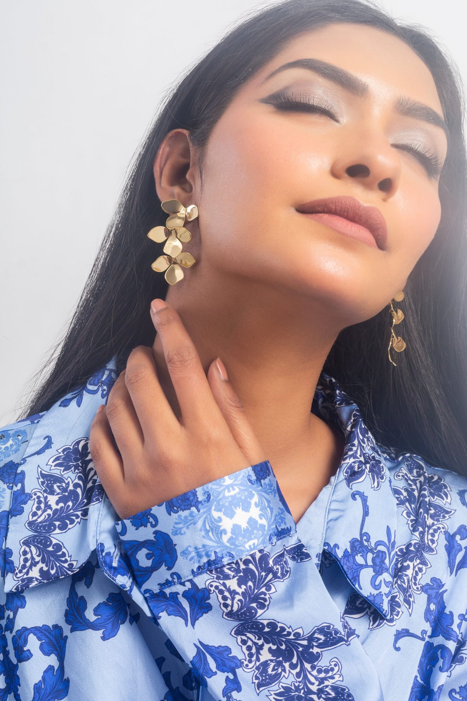 UNIHLC Golden Floral Drops Earrings - Image 4