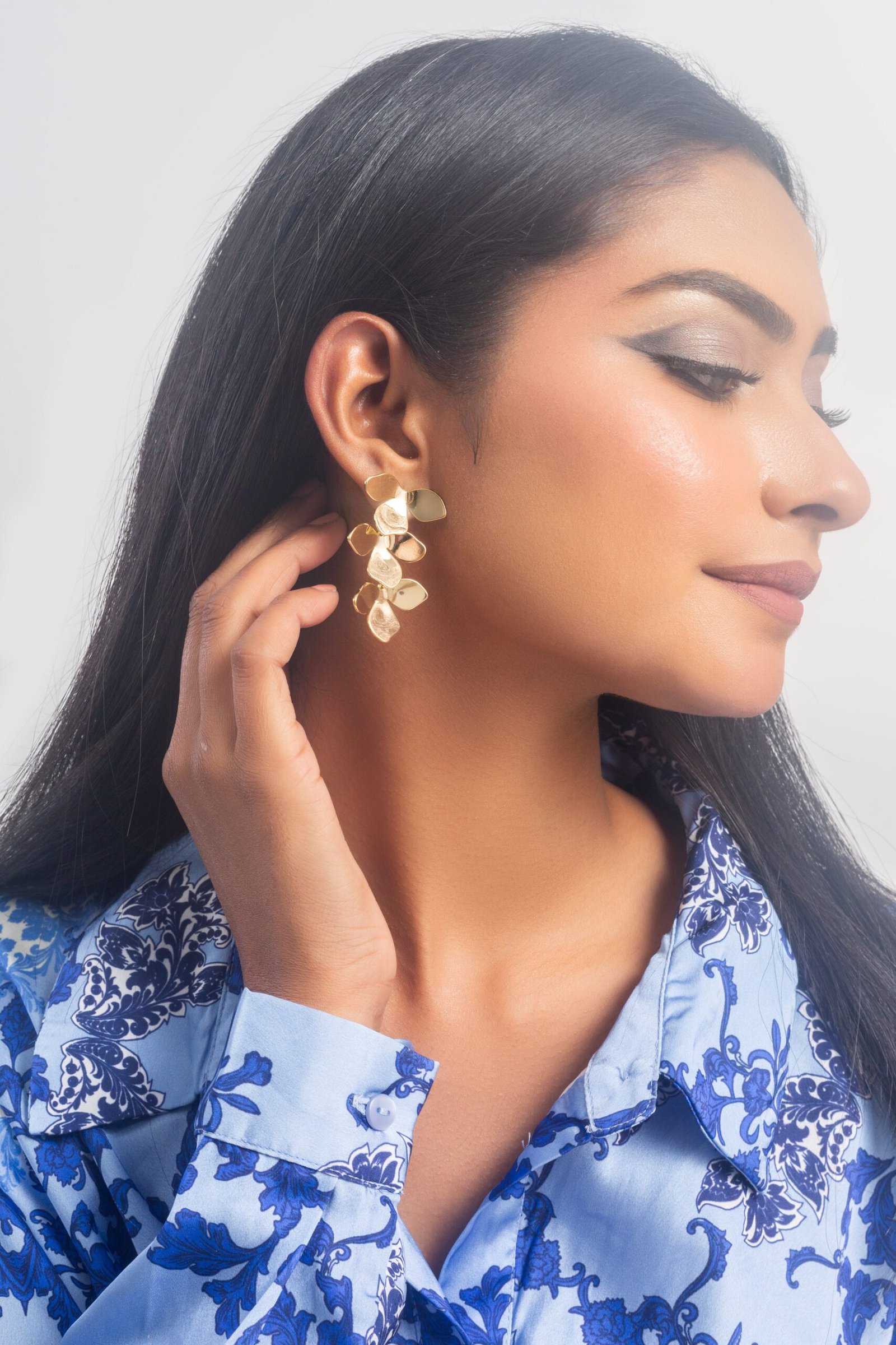 UNIHLC Golden Floral Drops Earrings - Image 5
