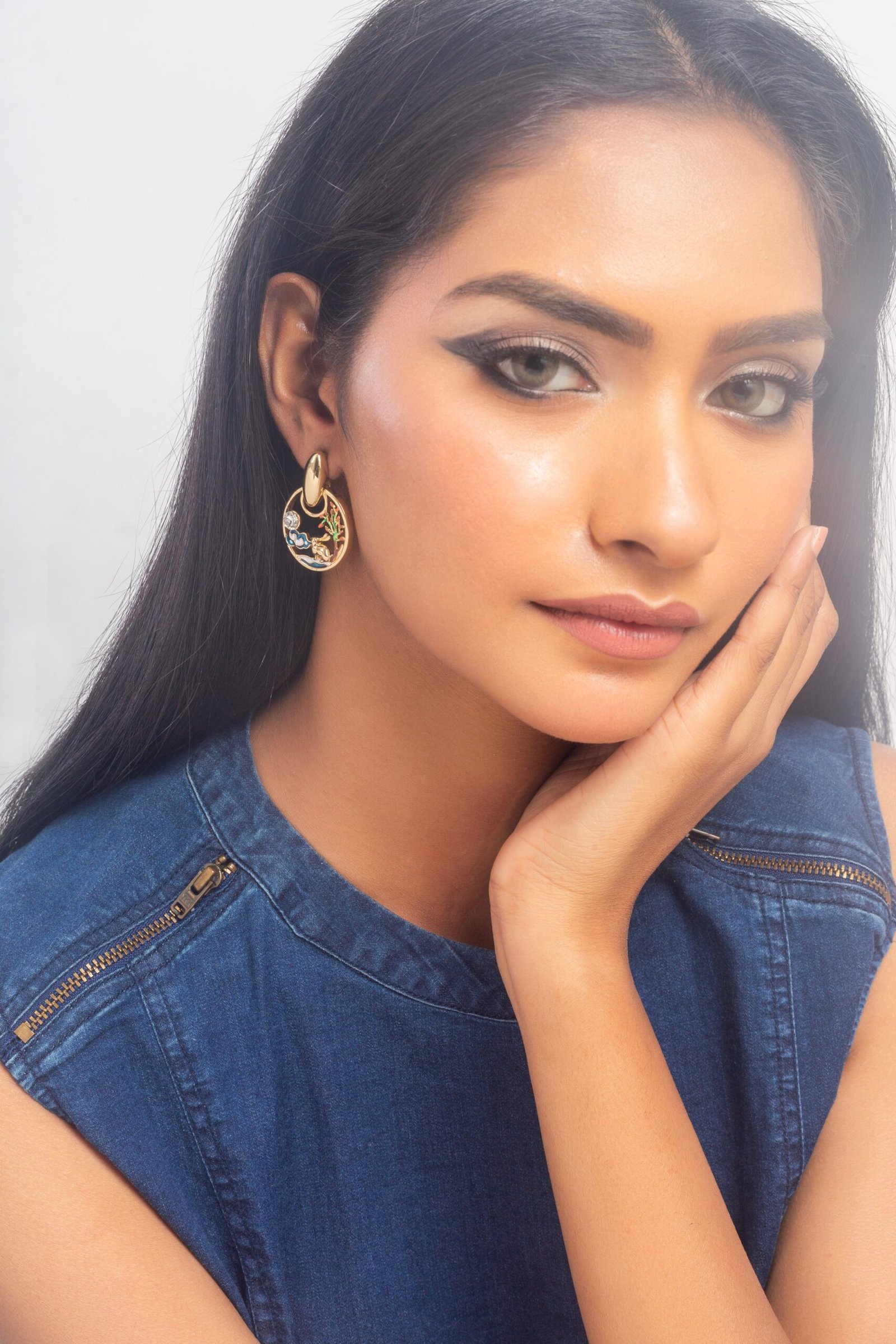 UNIHLC Gold Tone Earrings - Image 3
