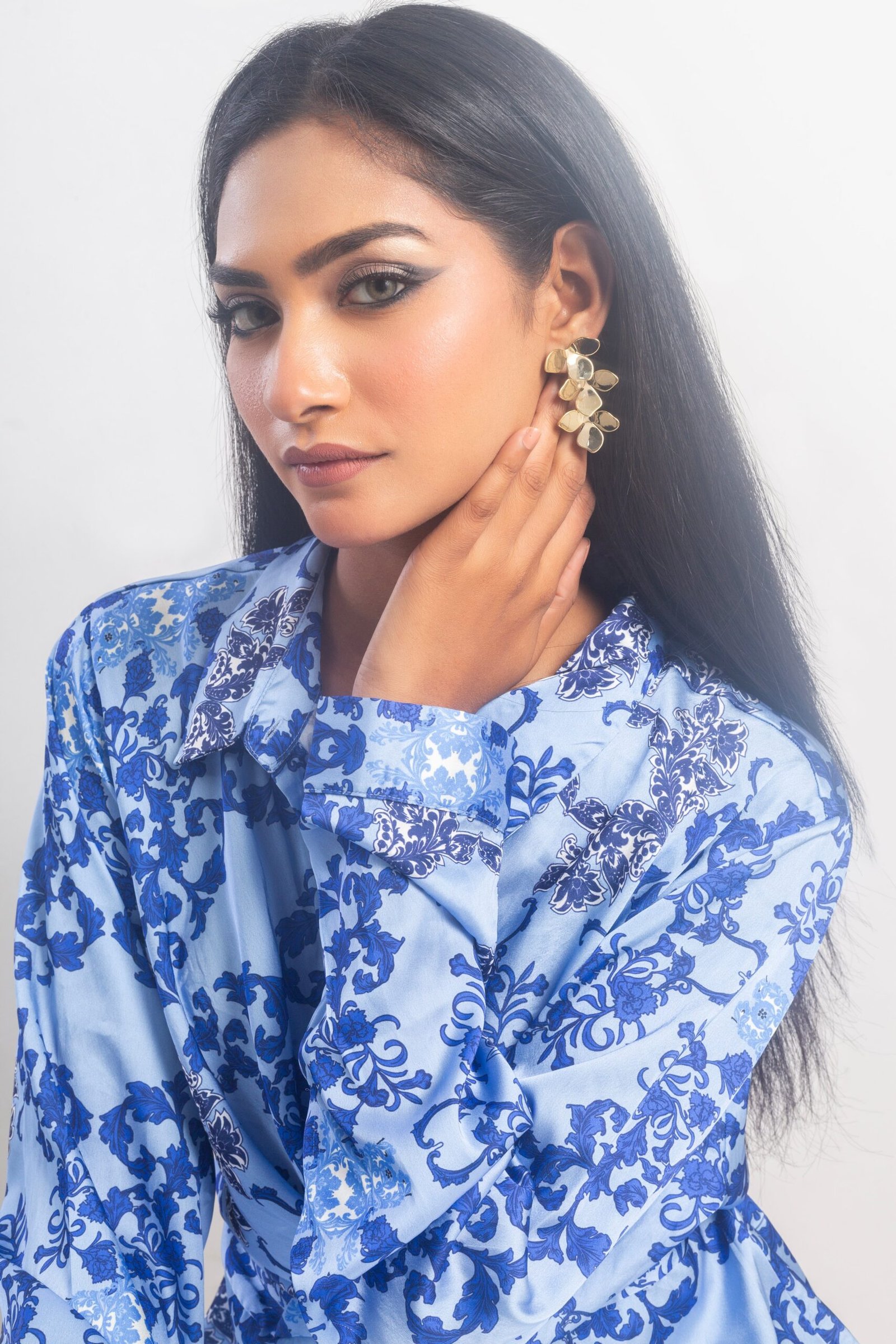 UNIHLC Golden Floral Drops Earrings - Image 2