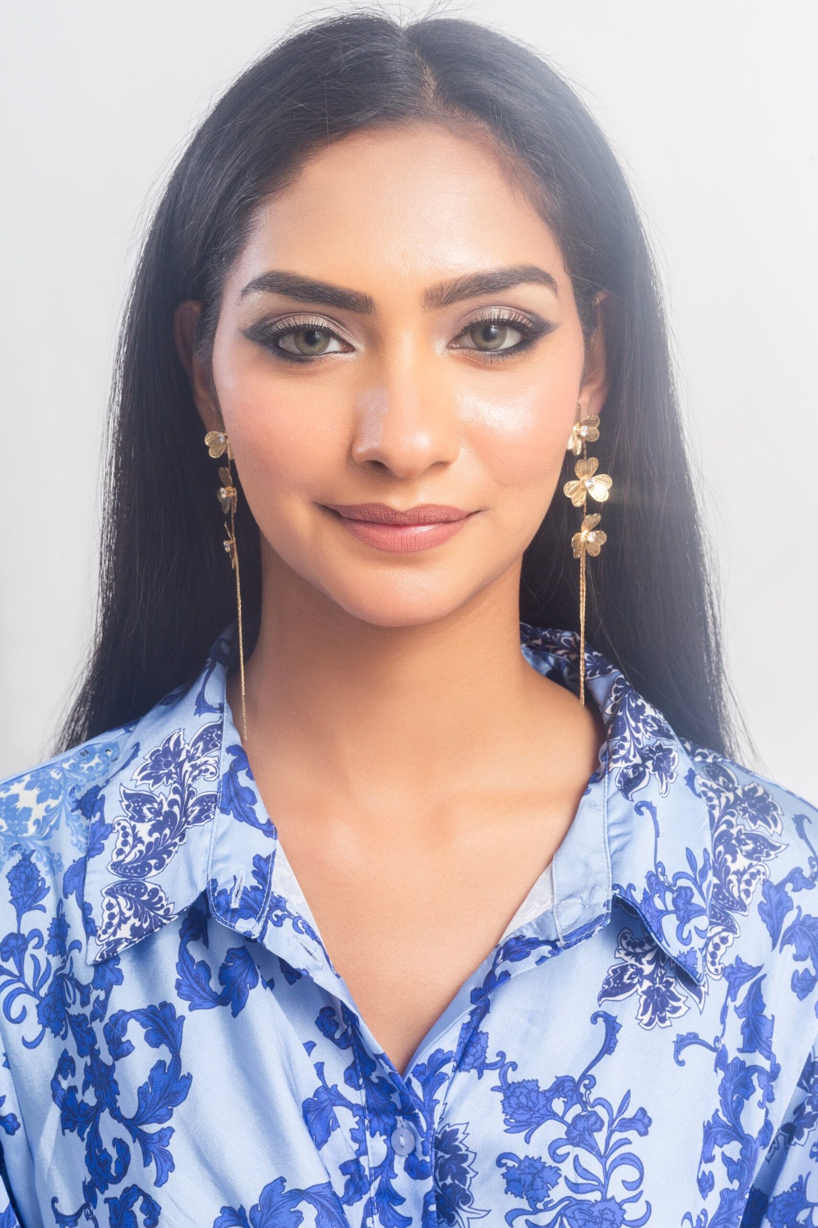 UNIHLC Golden Petal Earrings - Image 2