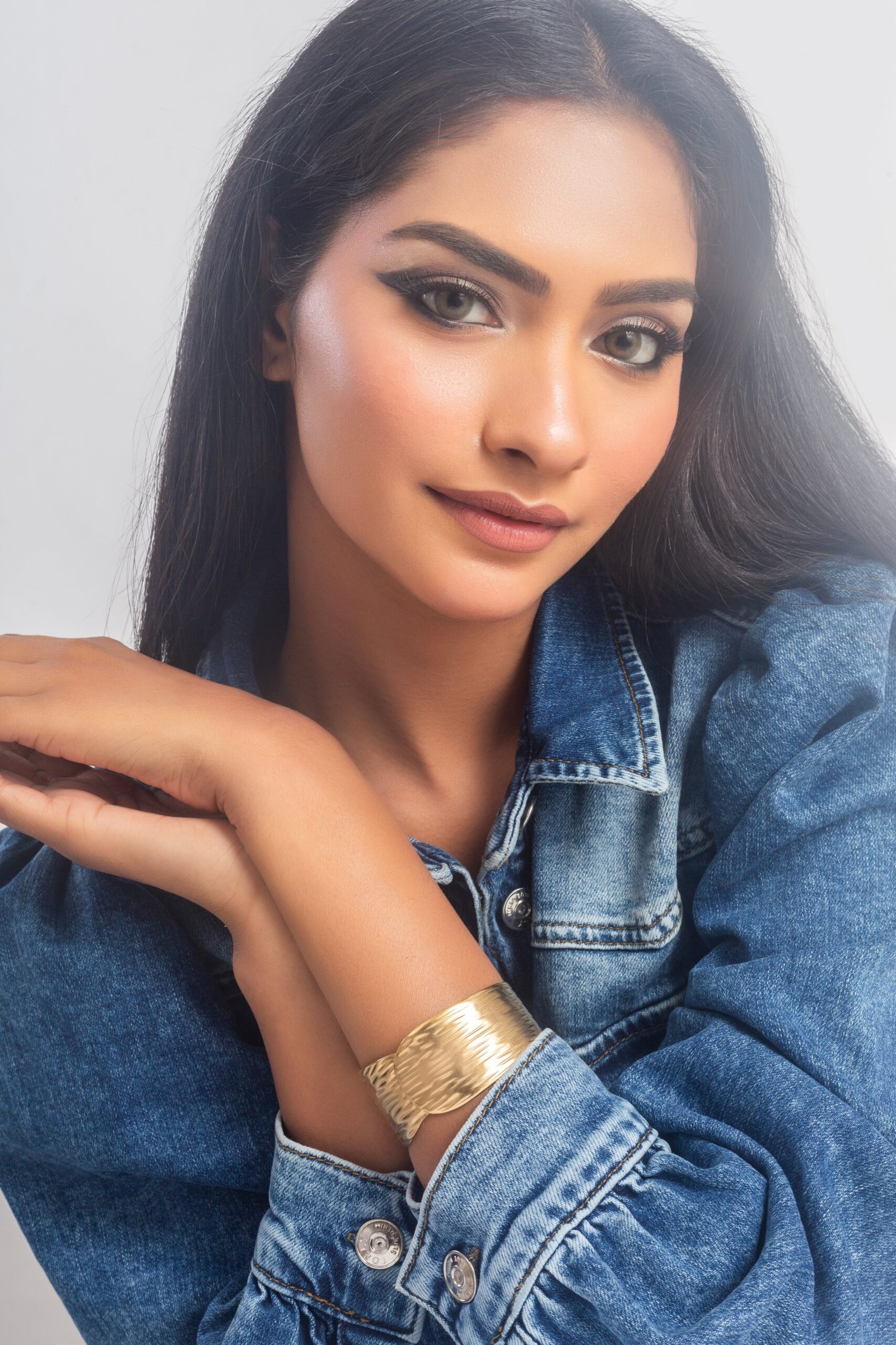 UNIHLC Golden Plated Cuff Bracelet - Image 3