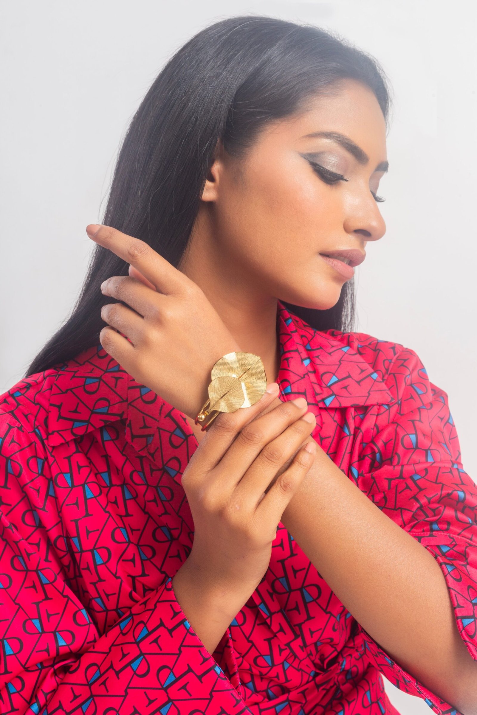 UNIHLC Gold Plated Leaf Cuff Bracelet - Image 3