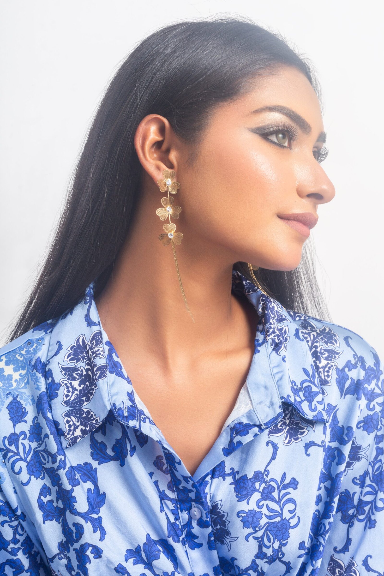 UNIHLC Golden Petal Earrings - Image 3