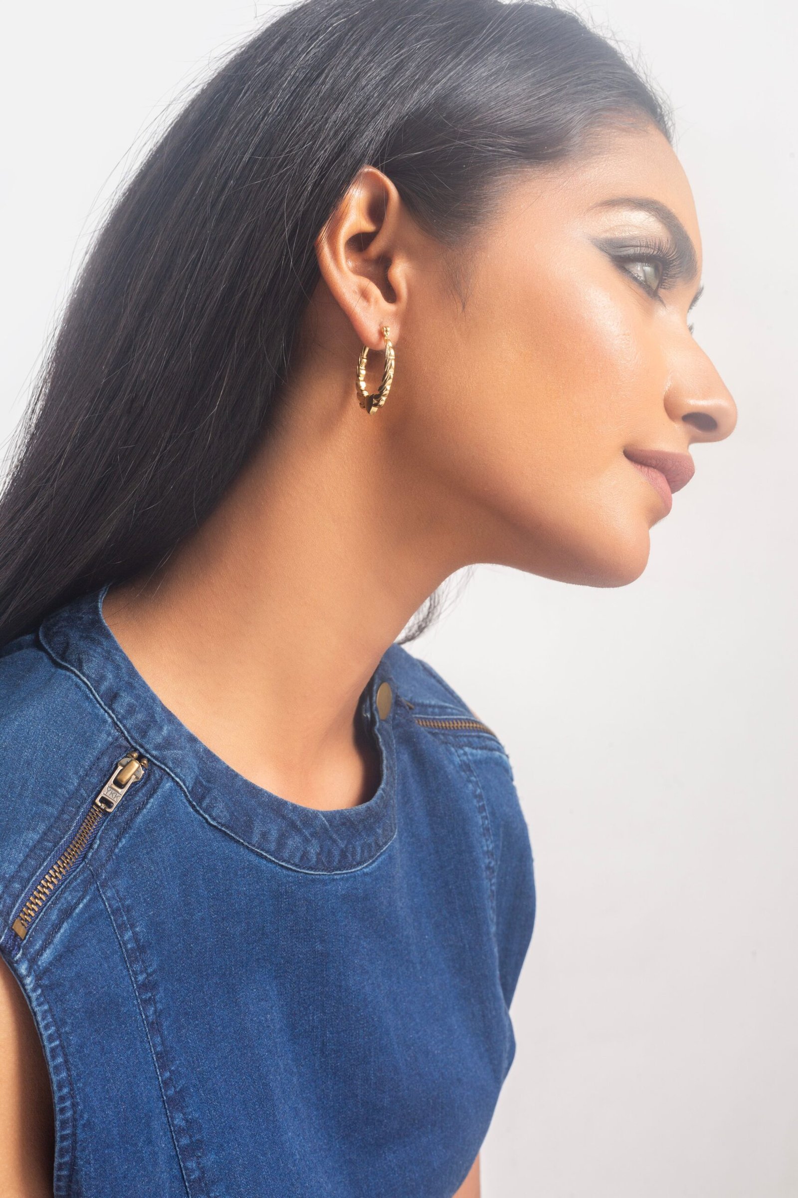UNIHLC Twisted Gold Hoops - Image 2