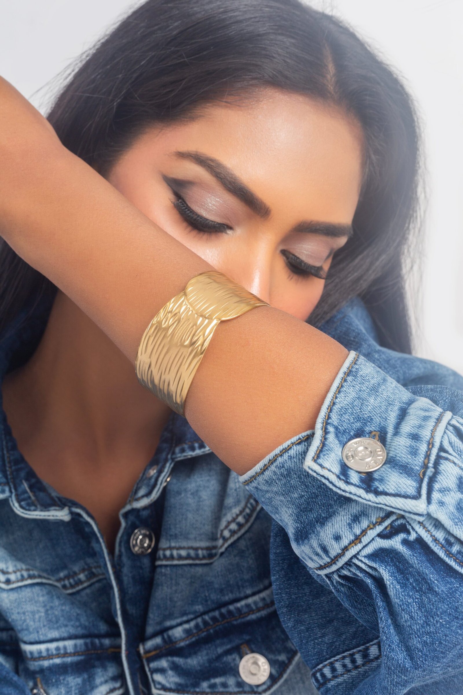 UNIHLC Golden Plated Cuff Bracelet - Image 2