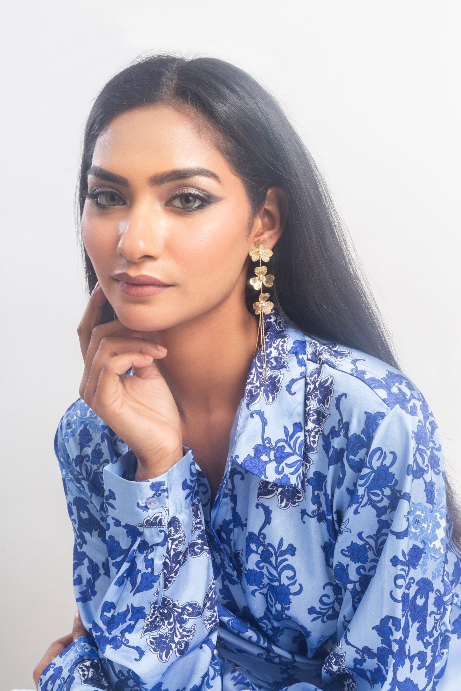 UNIHLC Golden Petal Earrings
